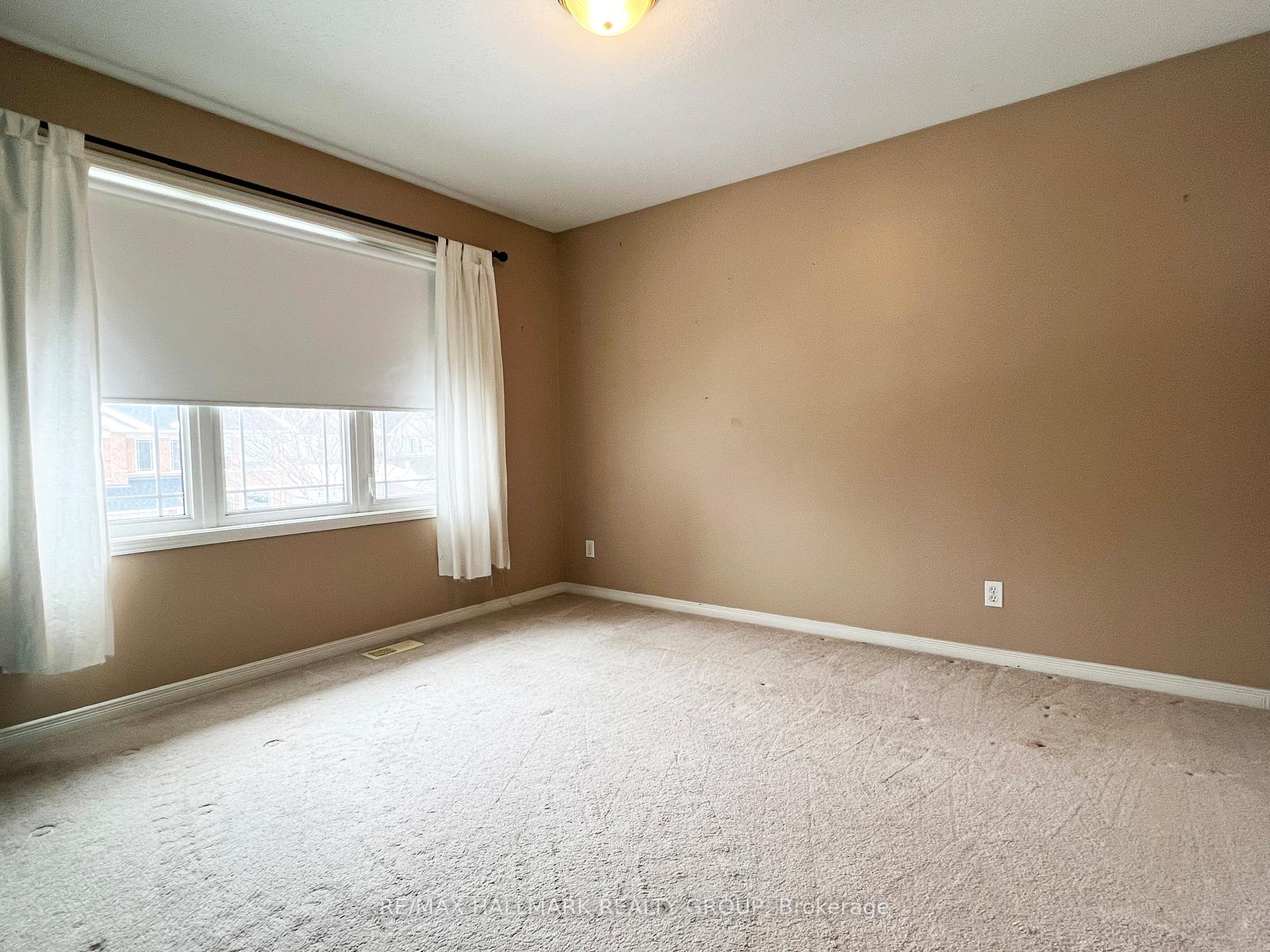Photo 11 of 325 Edgemoore Crescent, Ottawa, Kanata - Morgan's Grant/South March — HOMEH