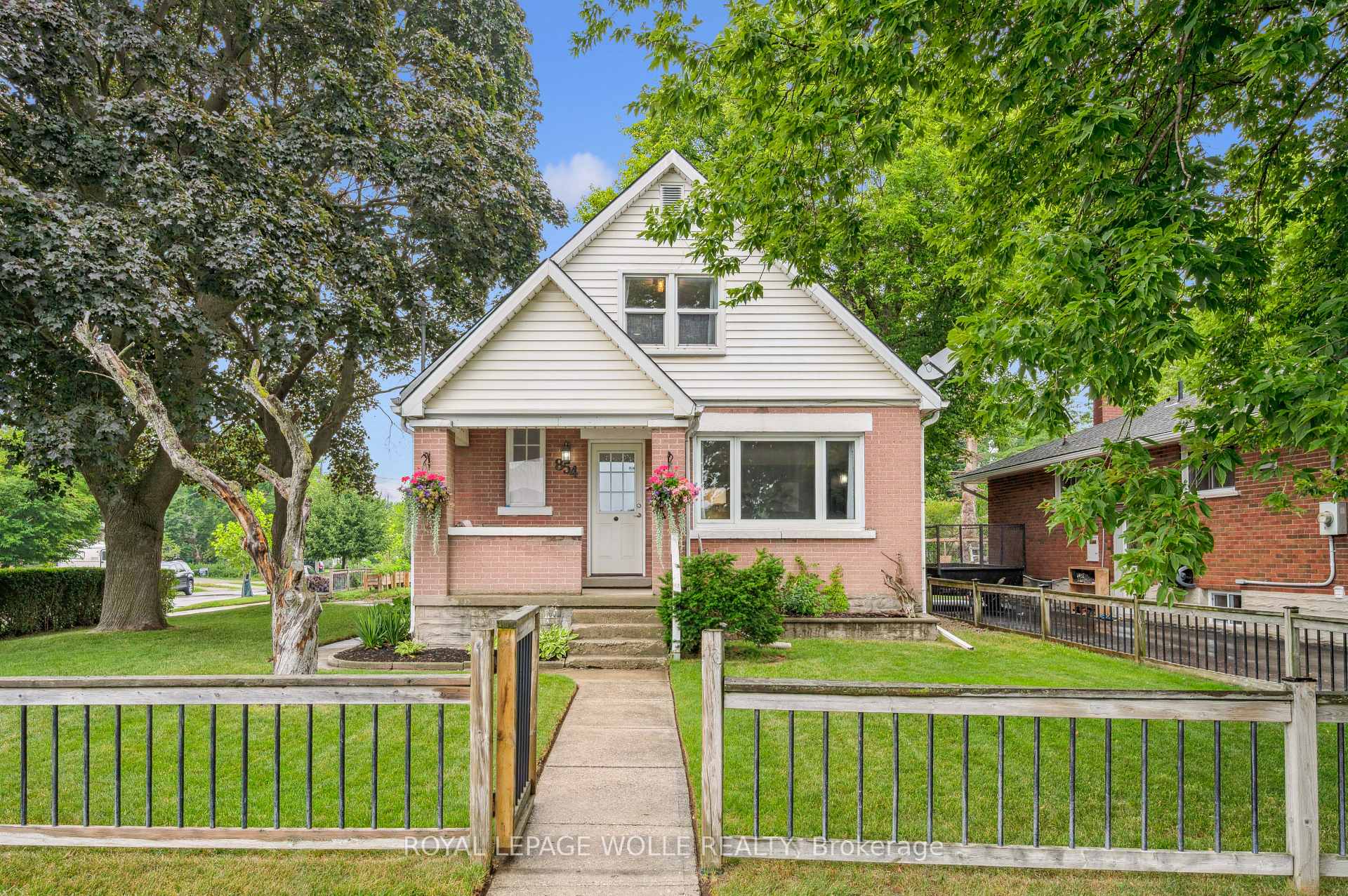 Front of 854 Guelph Street