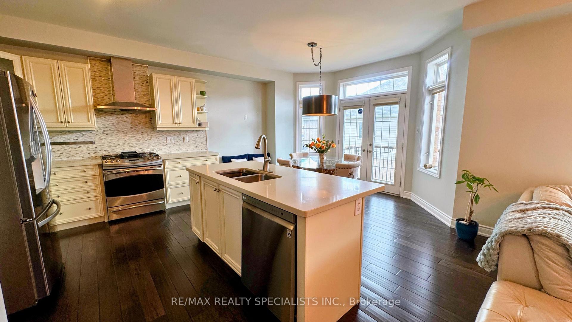 Photo 4 of 571 Sanderson Crescent, Milton, Clarke — HOMEH