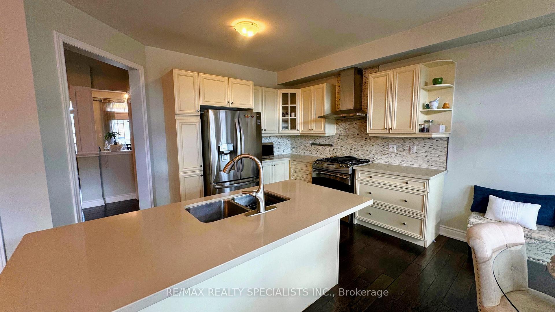 Photo 5 of 571 Sanderson Crescent, Milton, Clarke — HOMEH