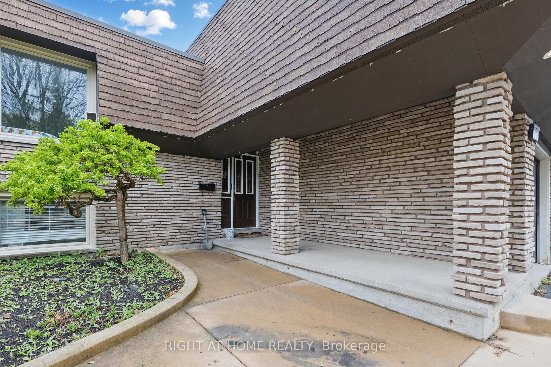 Photo 3 of 72 Underhill Crescent, Kitchener — HOMEH