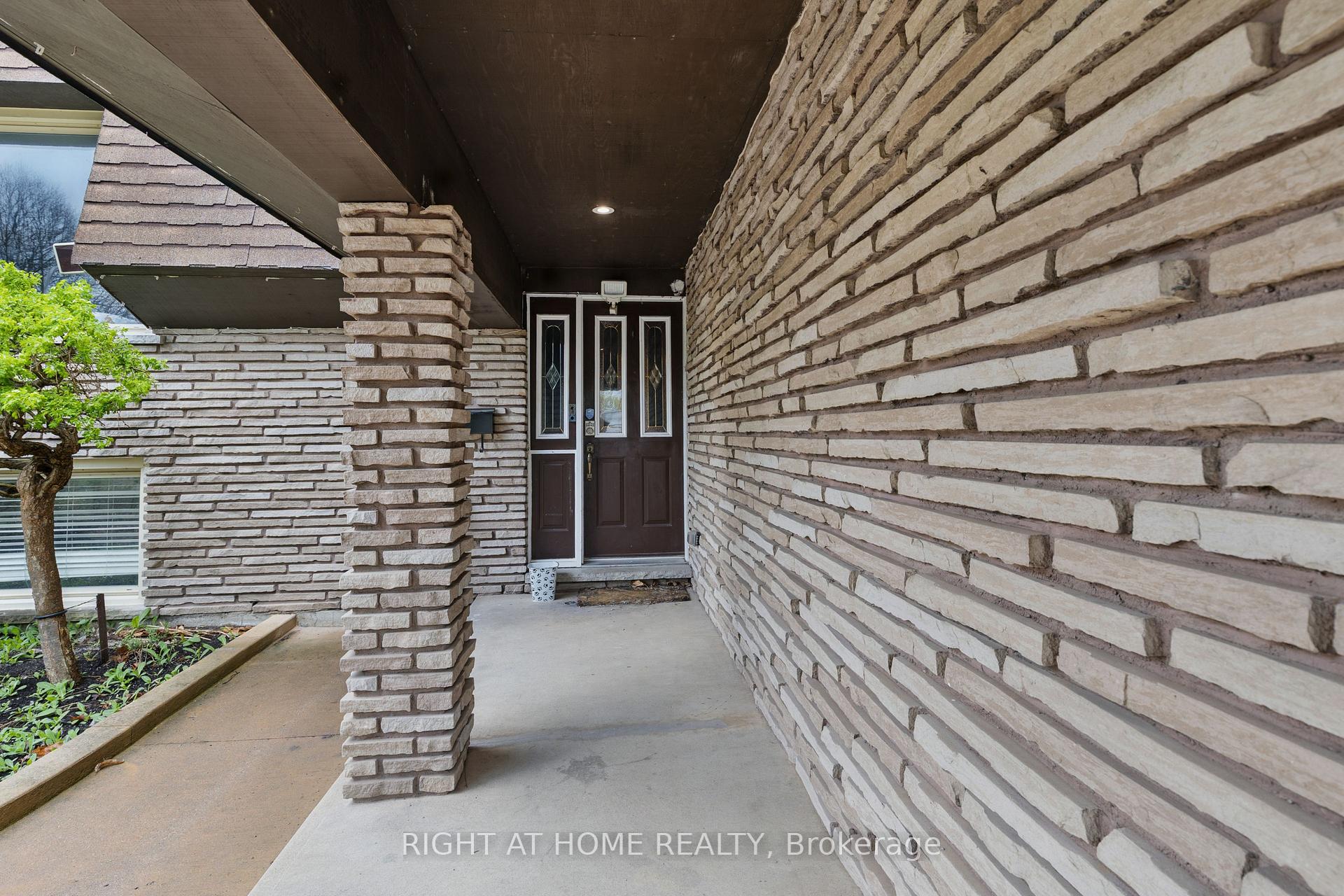 Photo 4 of 72 Underhill Crescent, Kitchener — HOMEH