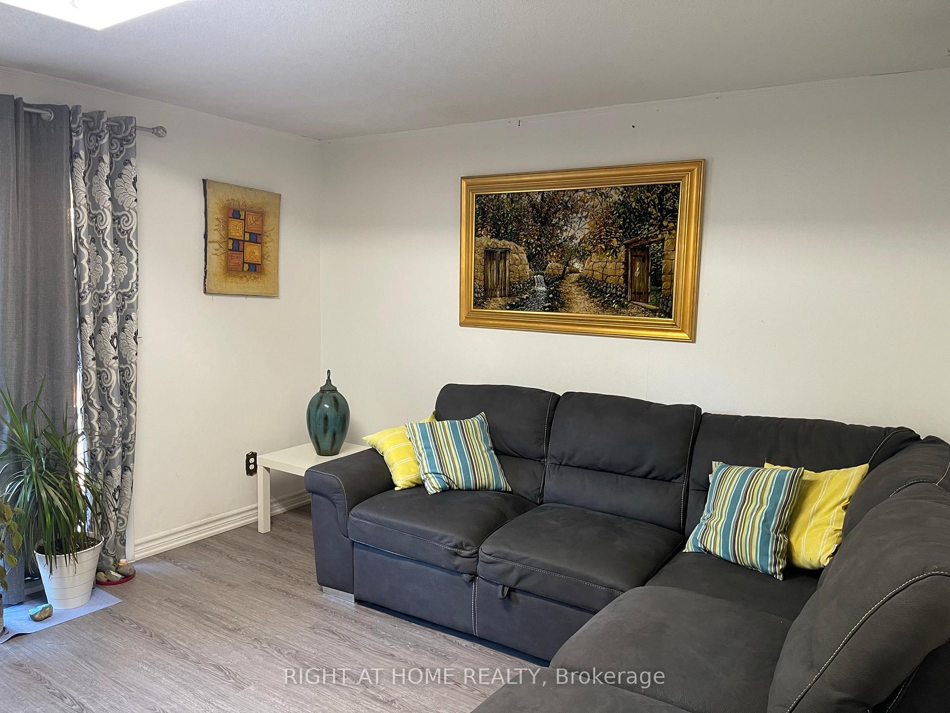 Photo 14 of 72 Underhill Crescent, Kitchener — HOMEH