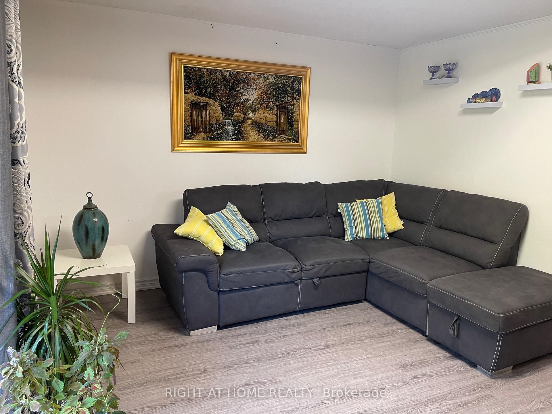 Photo 15 of 72 Underhill Crescent, Kitchener — HOMEH