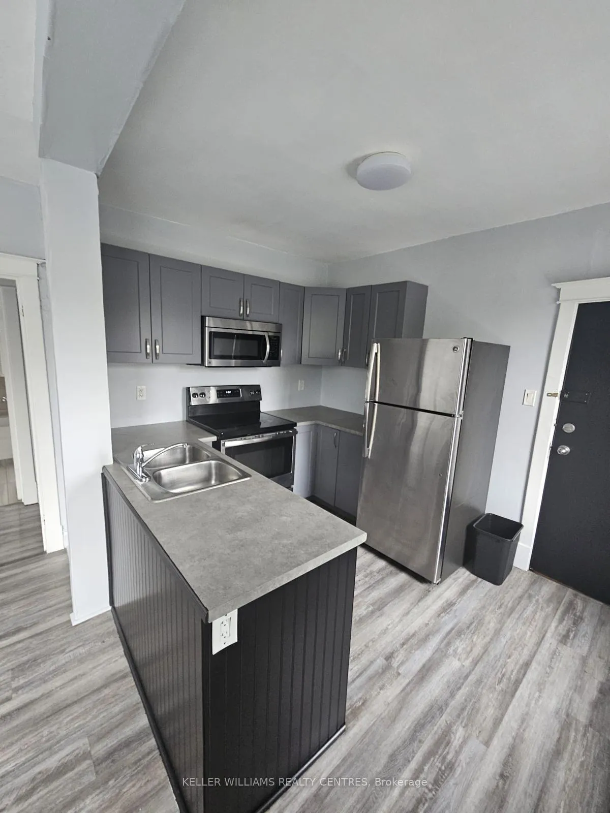 Photo 3 of Unit 5, 991 Main Street E, Hamilton, Crown Point — HOMEH