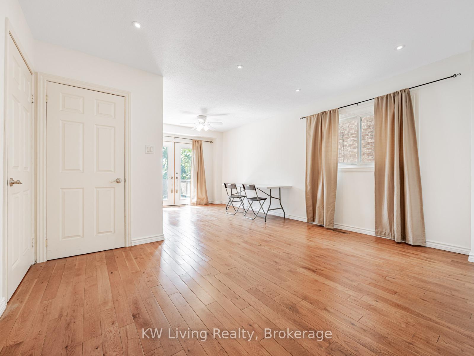 Photo 4 of 69 Miley Drive, Markham, Markville — HOMEH