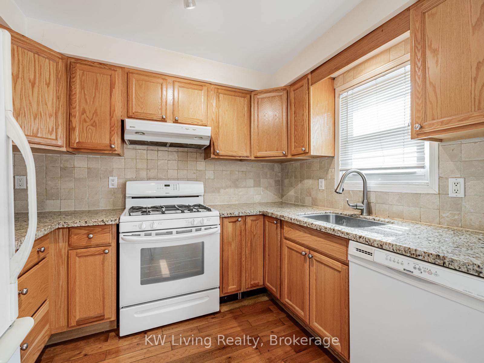 Photo 14 of 69 Miley Drive, Markham, Markville — HOMEH