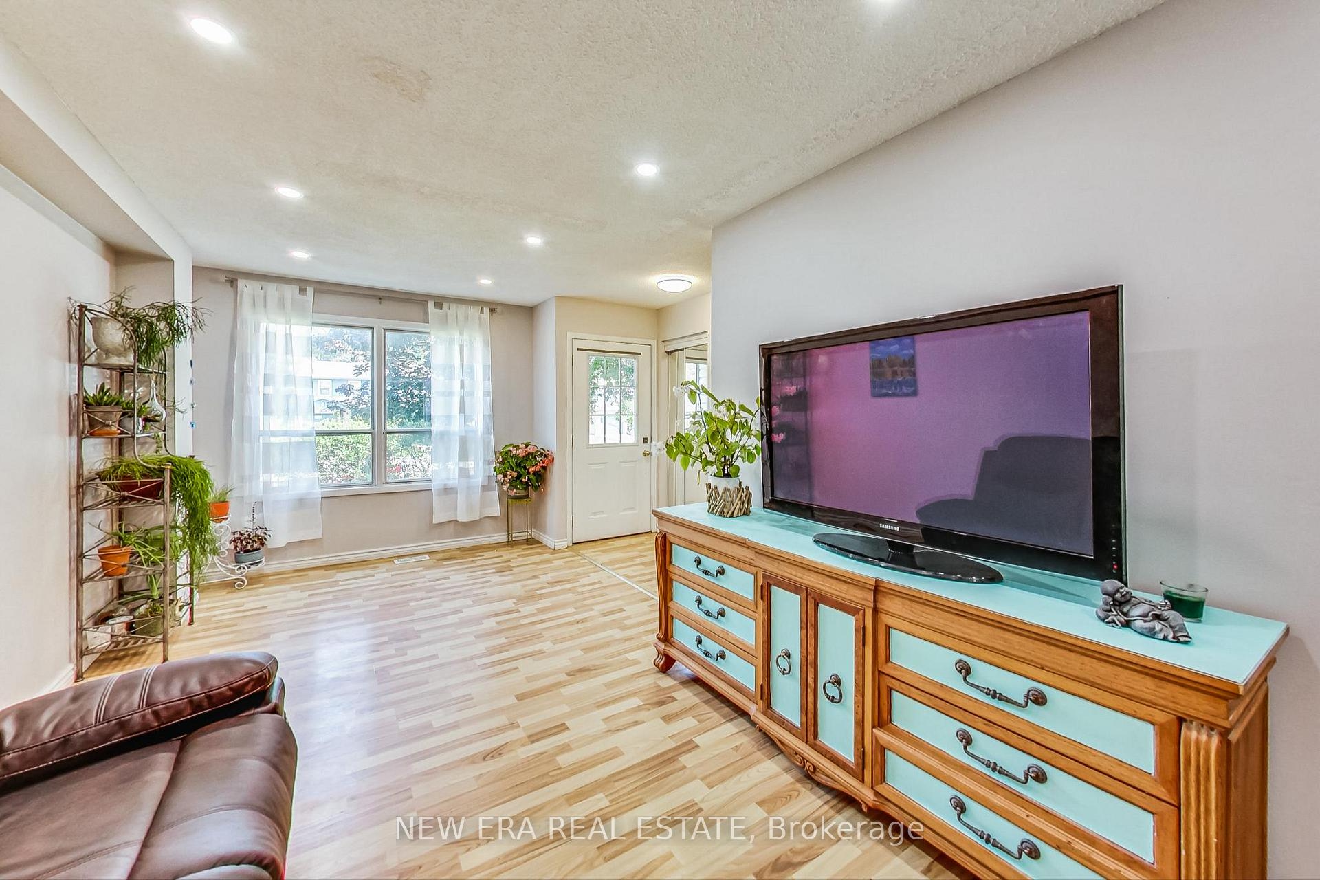 Photo 13 of Unit 1, 375 Pioneer Drive, Kitchener, Pioneer Park — HOMEH
