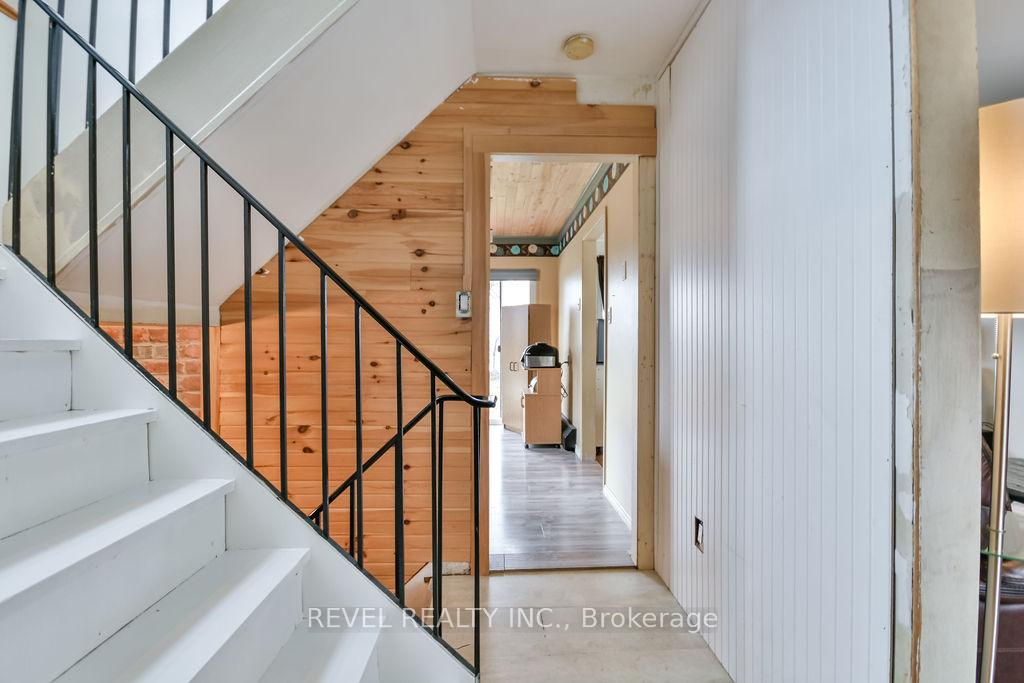 Photo 4 of 261 Nelson Crescent, Innisfil, Stroud — HOMEH