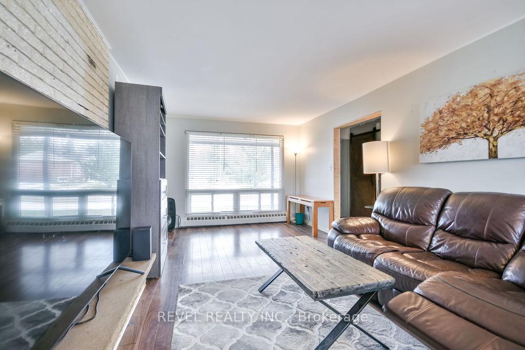 Photo 5 of 261 Nelson Crescent, Innisfil, Stroud — HOMEH