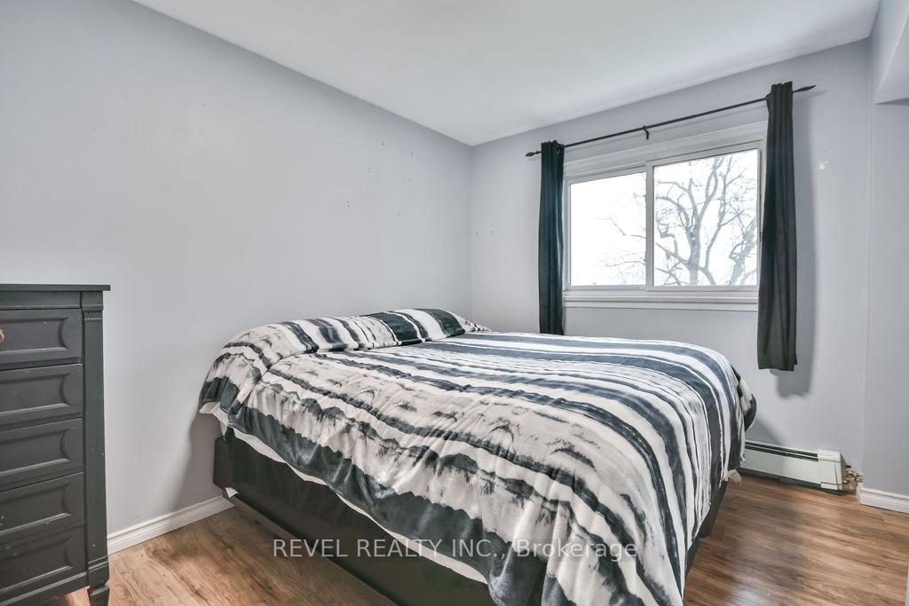 Photo 15 of 261 Nelson Crescent, Innisfil, Stroud — HOMEH