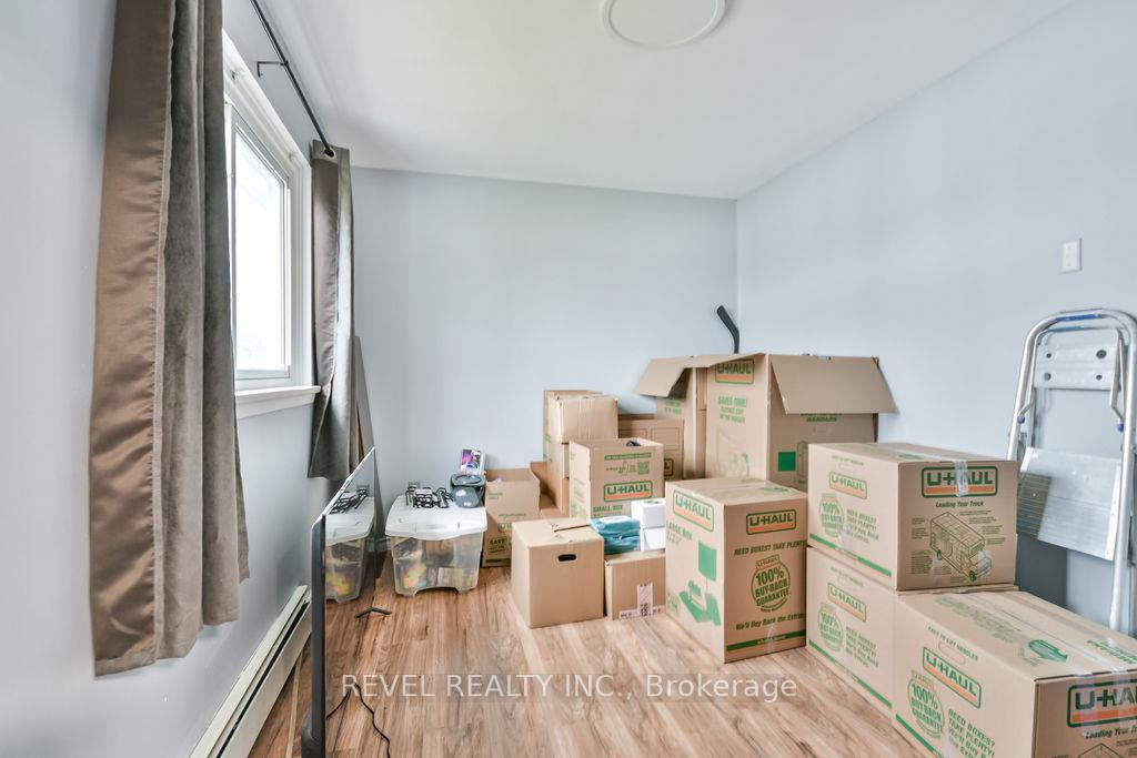 Photo 16 of 261 Nelson Crescent, Innisfil, Stroud — HOMEH