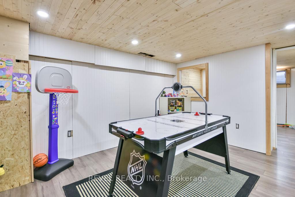 Photo 25 of 261 Nelson Crescent, Innisfil, Stroud — HOMEH