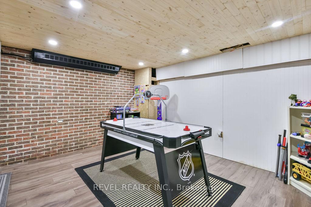 Photo 26 of 261 Nelson Crescent, Innisfil, Stroud — HOMEH