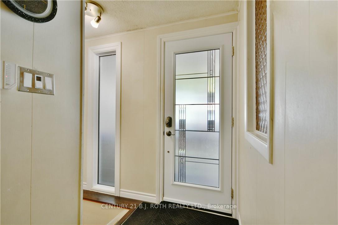 Photo 3 of 624 Bayview Drive, Midland — HOMEH