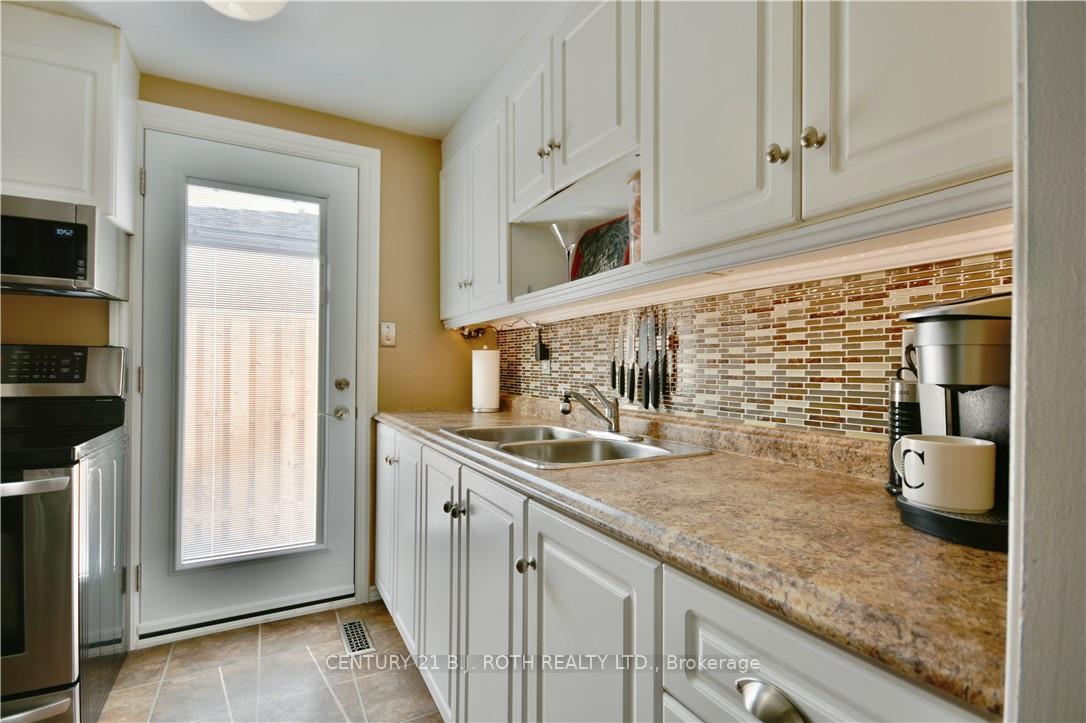 Photo 6 of 624 Bayview Drive, Midland — HOMEH