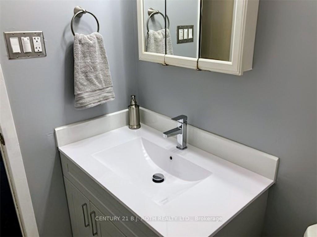 Photo 13 of 624 Bayview Drive, Midland — HOMEH