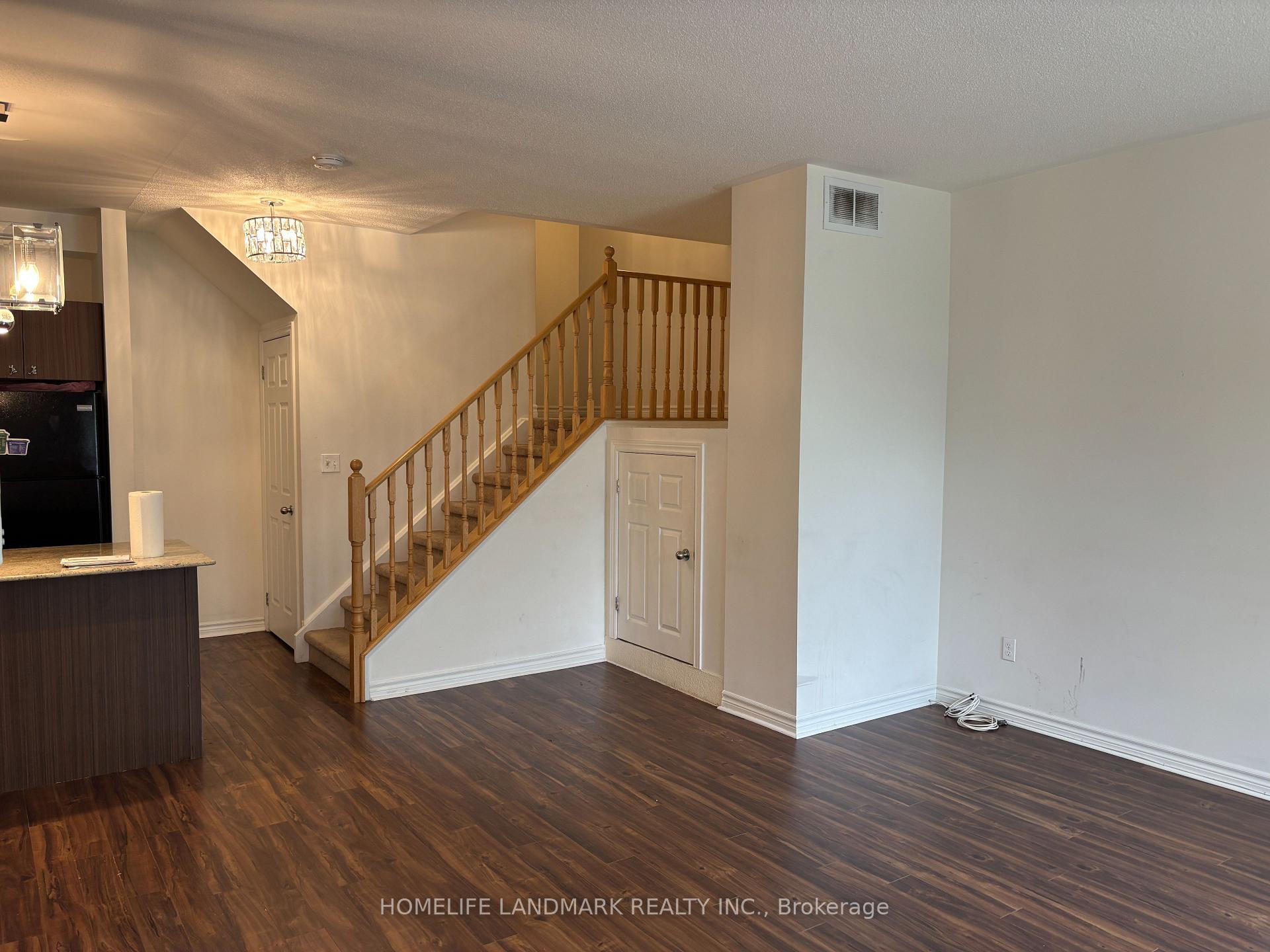 Photo 3 of 108 Unity Gardens Drive, Markham, Village Green-South Unionville — HOMEH