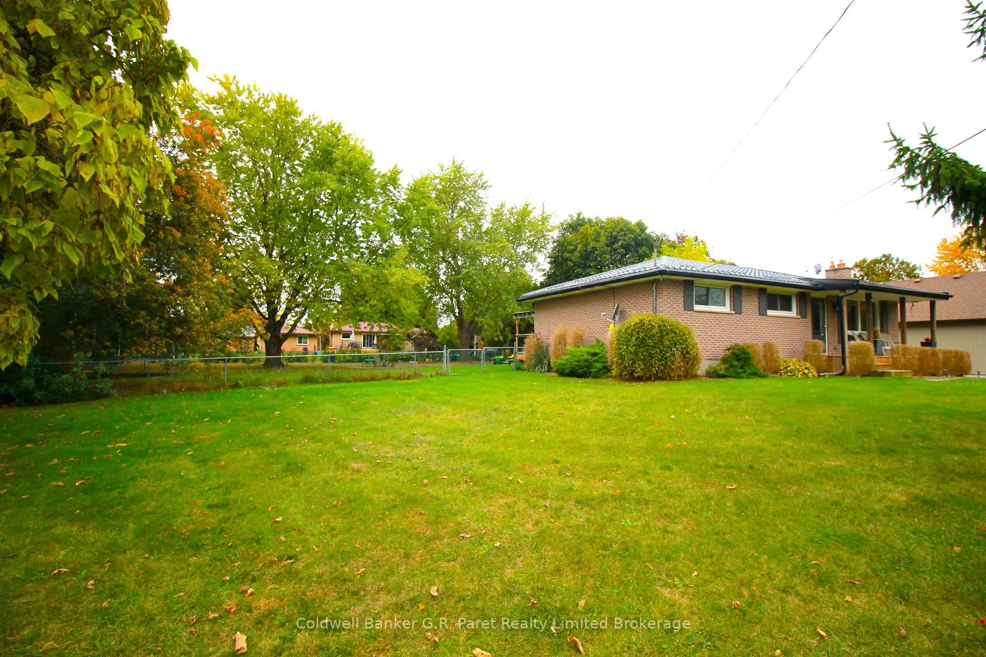 Photo 3 of 104 Simcoe Crescent, Middlesex Centre, Komoka — HOMEH