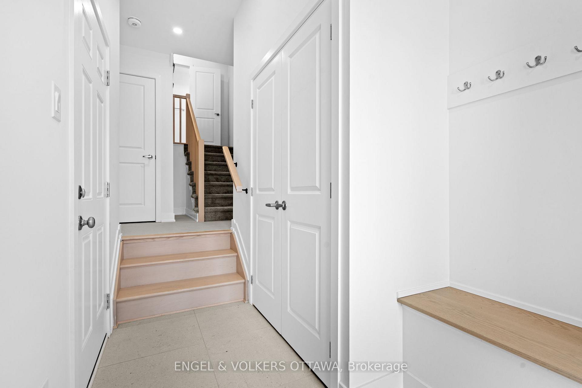 Photo 5 of 824 Anciano Crescent, Ottawa, Kanata - Emerald Meadows/Trailwest — HOMEH