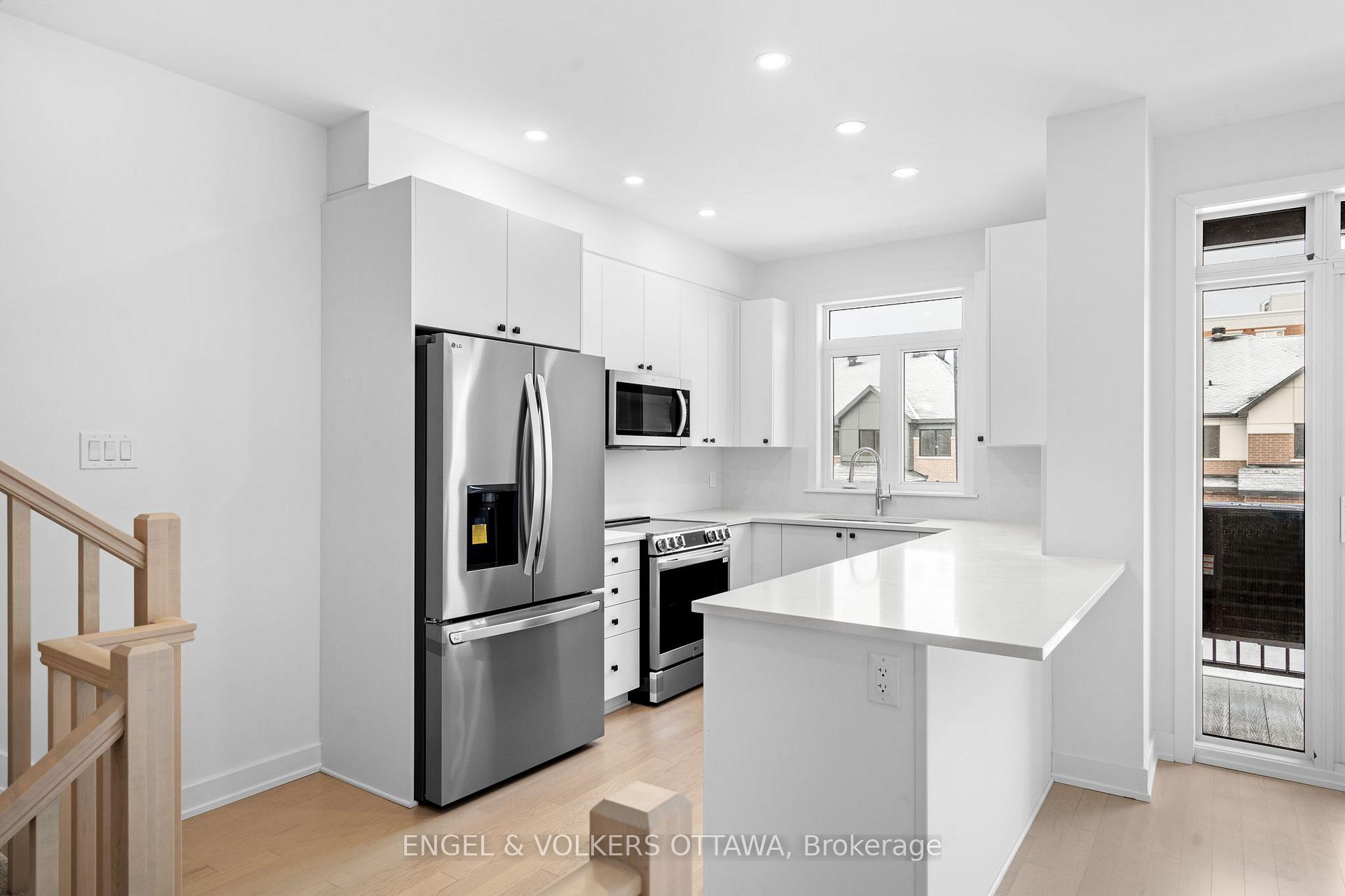Photo 8 of 824 Anciano Crescent, Ottawa, Kanata - Emerald Meadows/Trailwest — HOMEH
