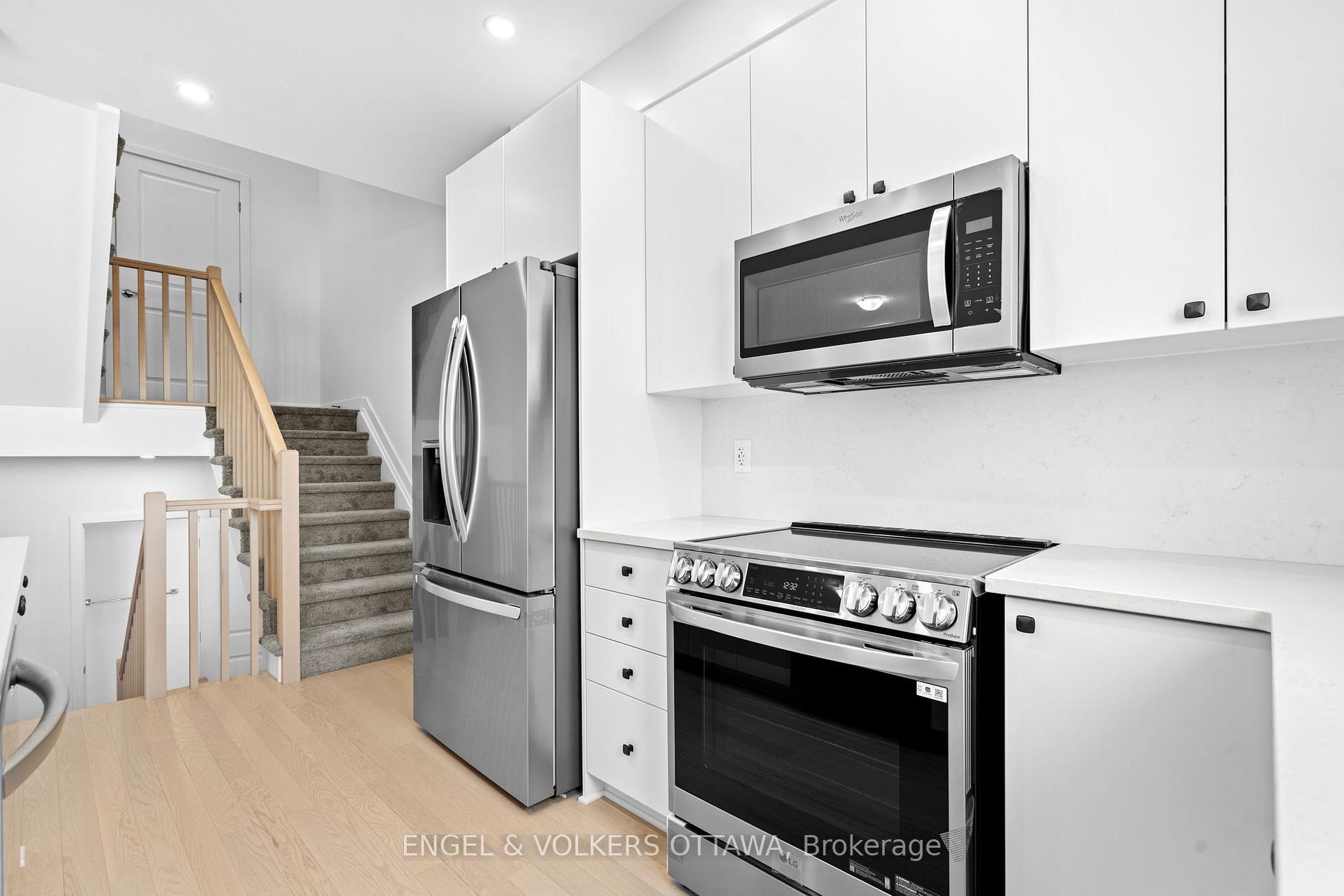 Photo 11 of 824 Anciano Crescent, Ottawa, Kanata - Emerald Meadows/Trailwest — HOMEH