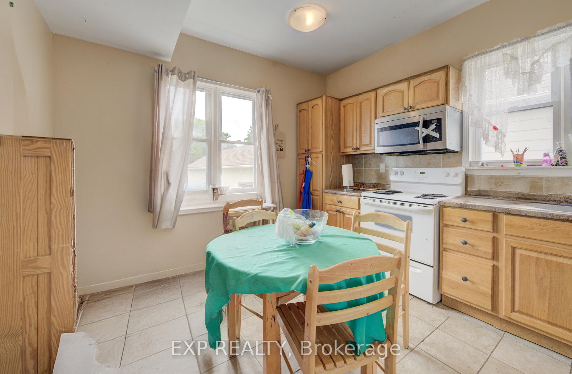 Photo 4 of 324 Maple Avenue, Kitchener, Northward — HOMEH