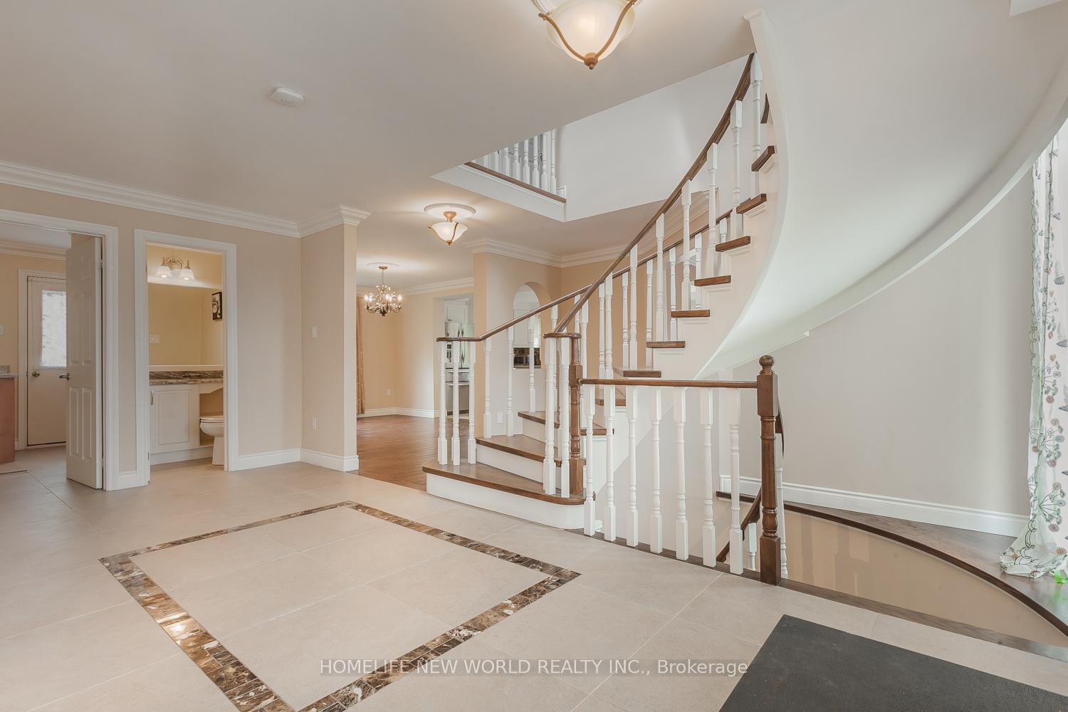 Photo 4 of 2 Burr Crescent, Markham, Buttonville — HOMEH
