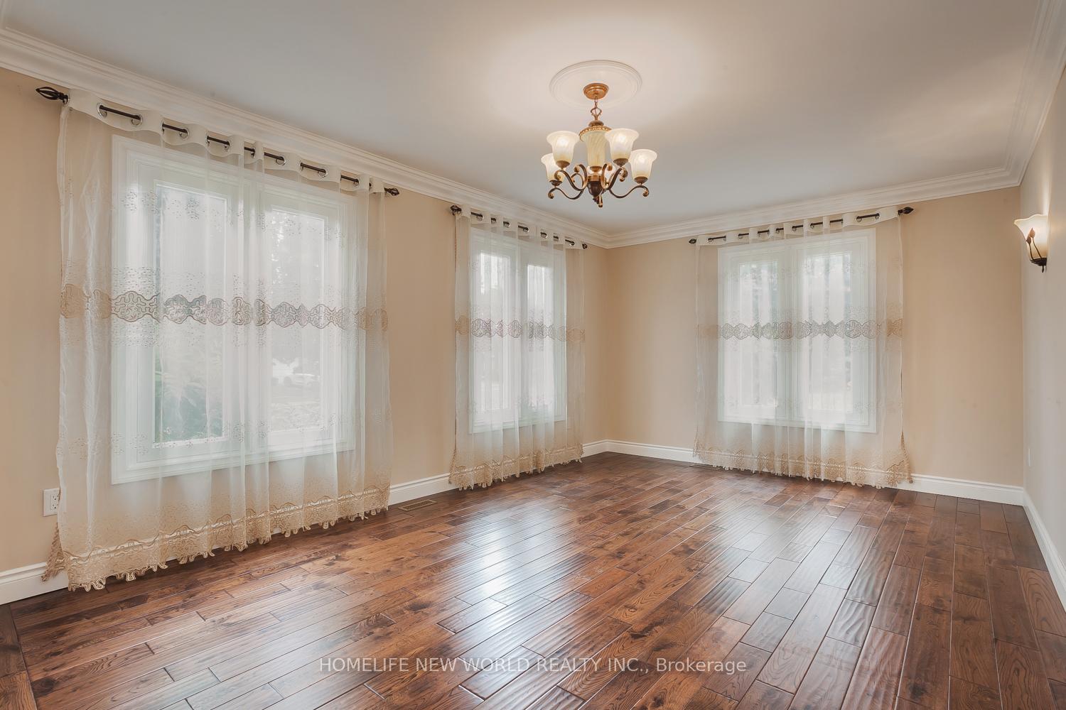 Photo 6 of 2 Burr Crescent, Markham, Buttonville — HOMEH
