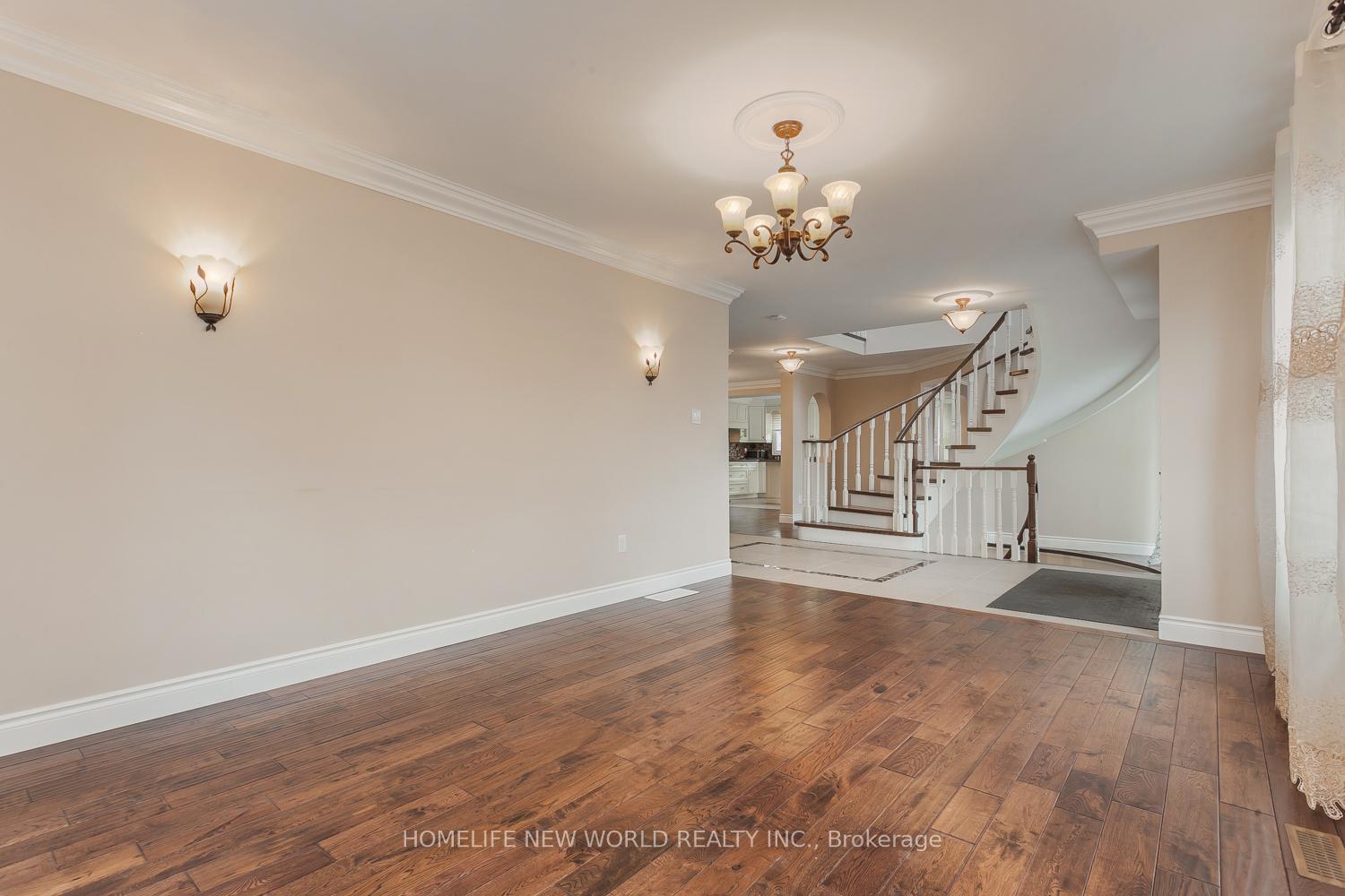 Photo 7 of 2 Burr Crescent, Markham, Buttonville — HOMEH