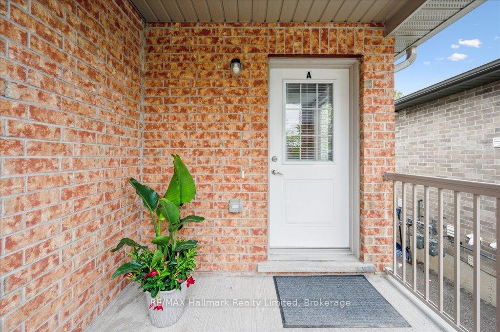Photo 3 of 399 Greenfield Avenue, Kitchener — HOMEH
