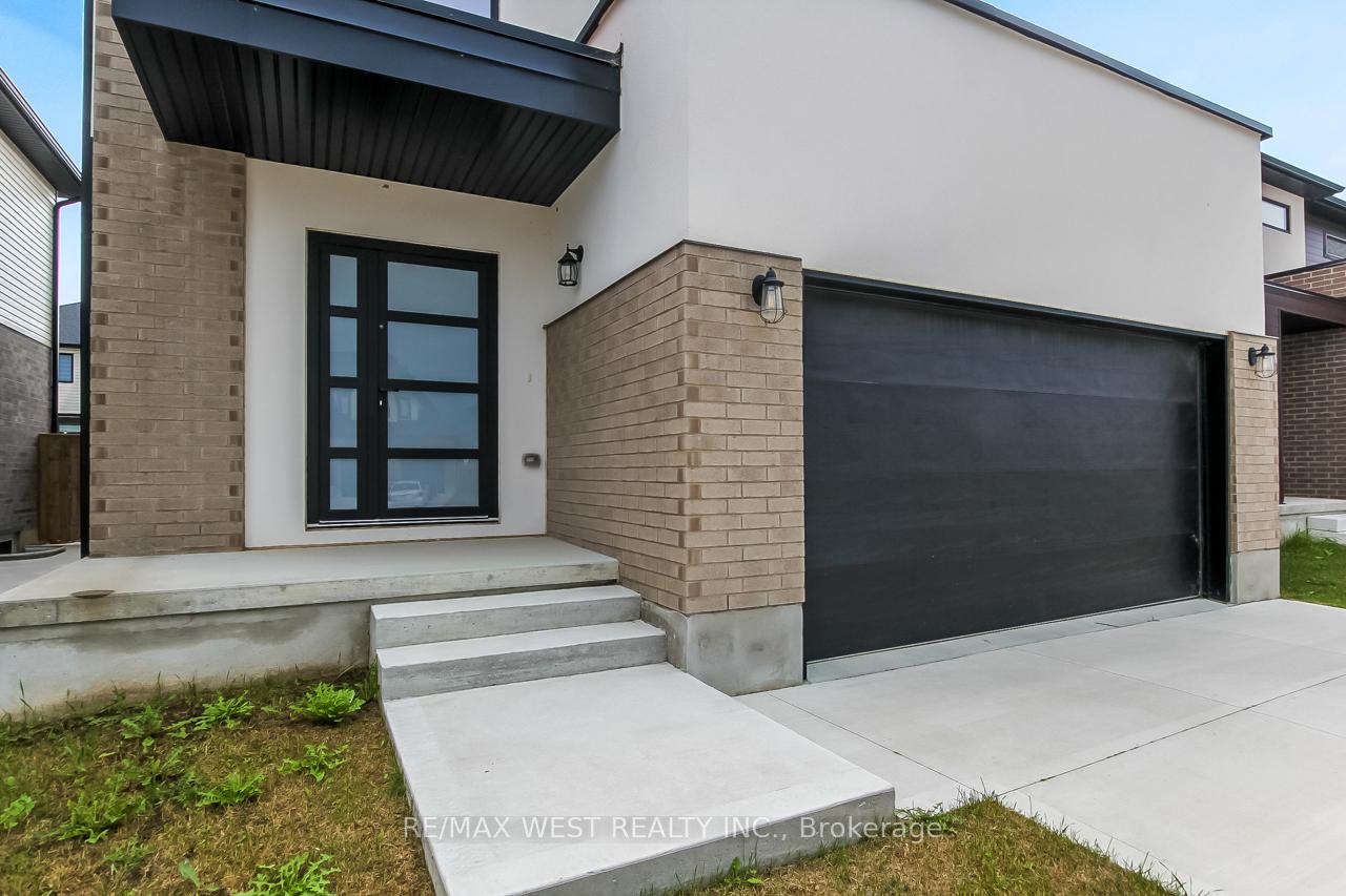 Photo 2 of 92 Poole Crescent, Middlesex Centre, Rural Middlesex Centre — HOMEH