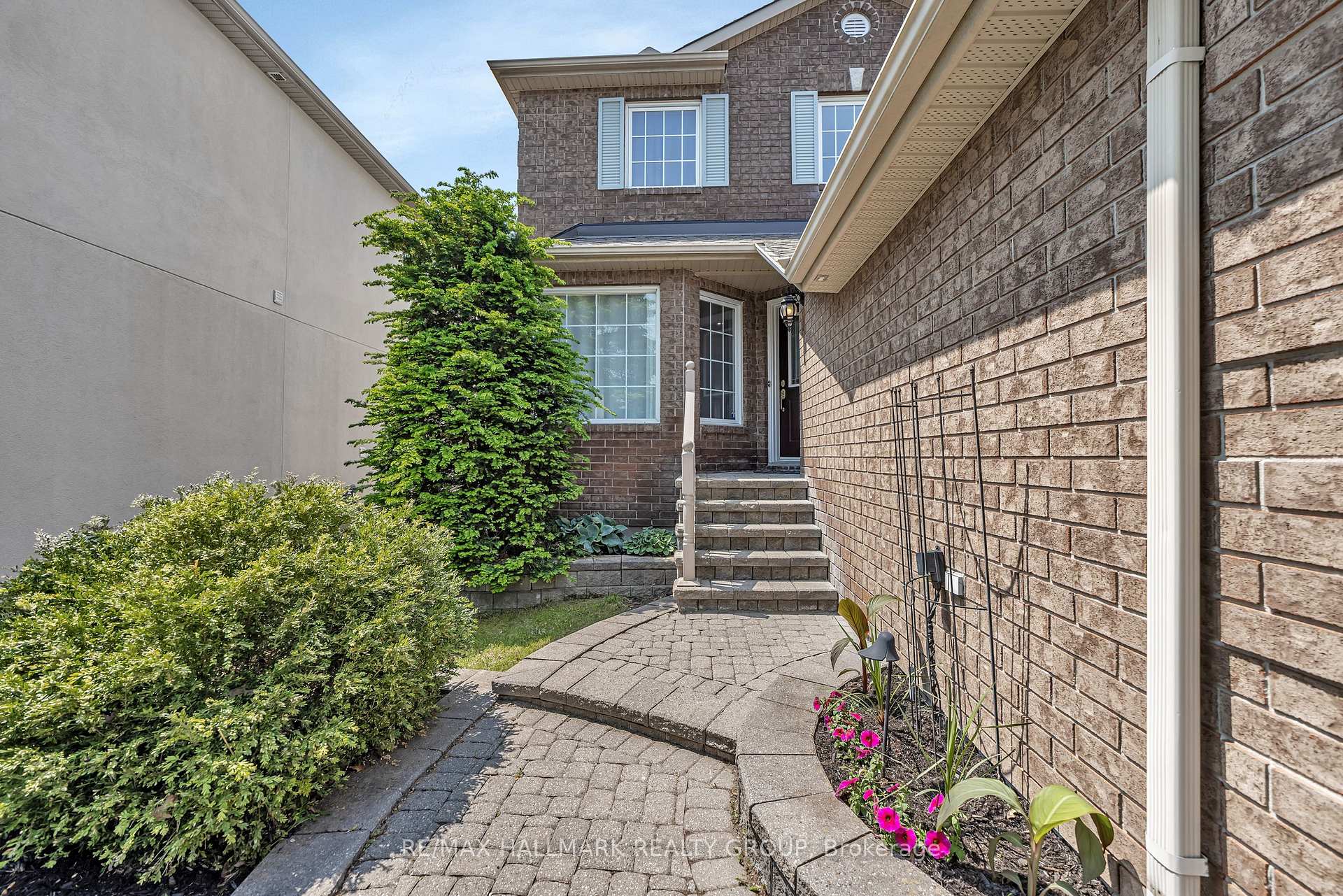 Photo 3 of 19 Langford Crescent, Ottawa, Kanata - Kanata Lakes/Heritage Hills — HOMEH
