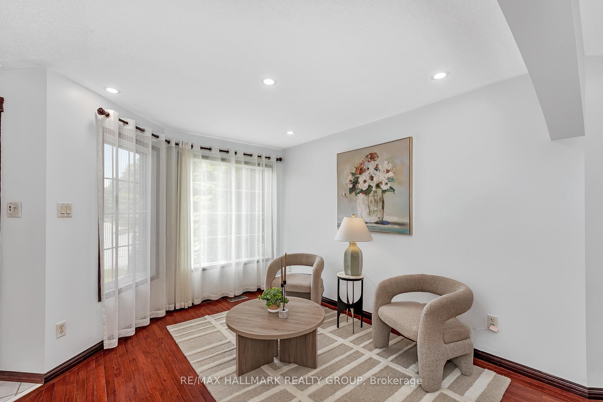 Photo 7 of 19 Langford Crescent, Ottawa, Kanata - Kanata Lakes/Heritage Hills — HOMEH