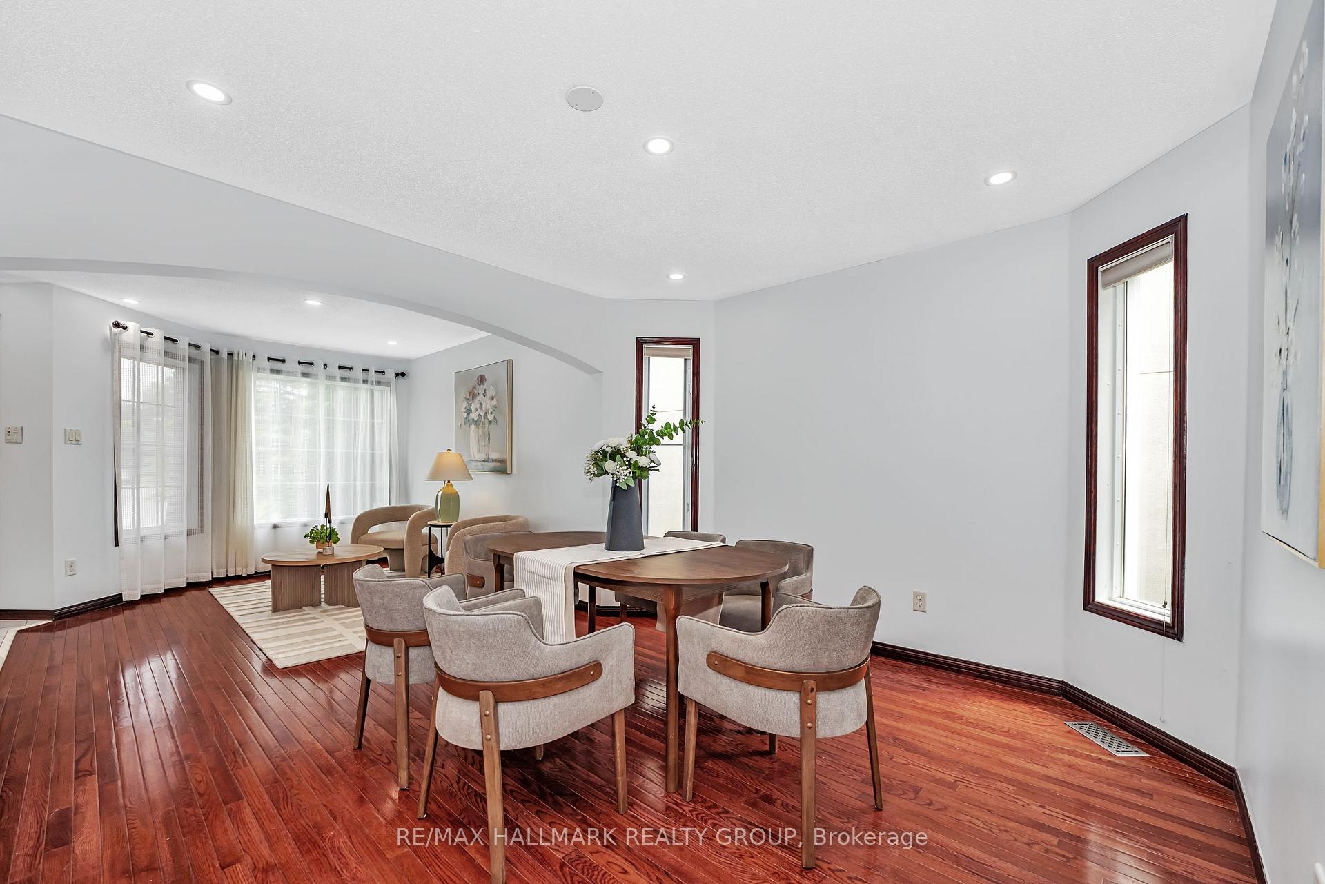 Photo 10 of 19 Langford Crescent, Ottawa, Kanata - Kanata Lakes/Heritage Hills — HOMEH
