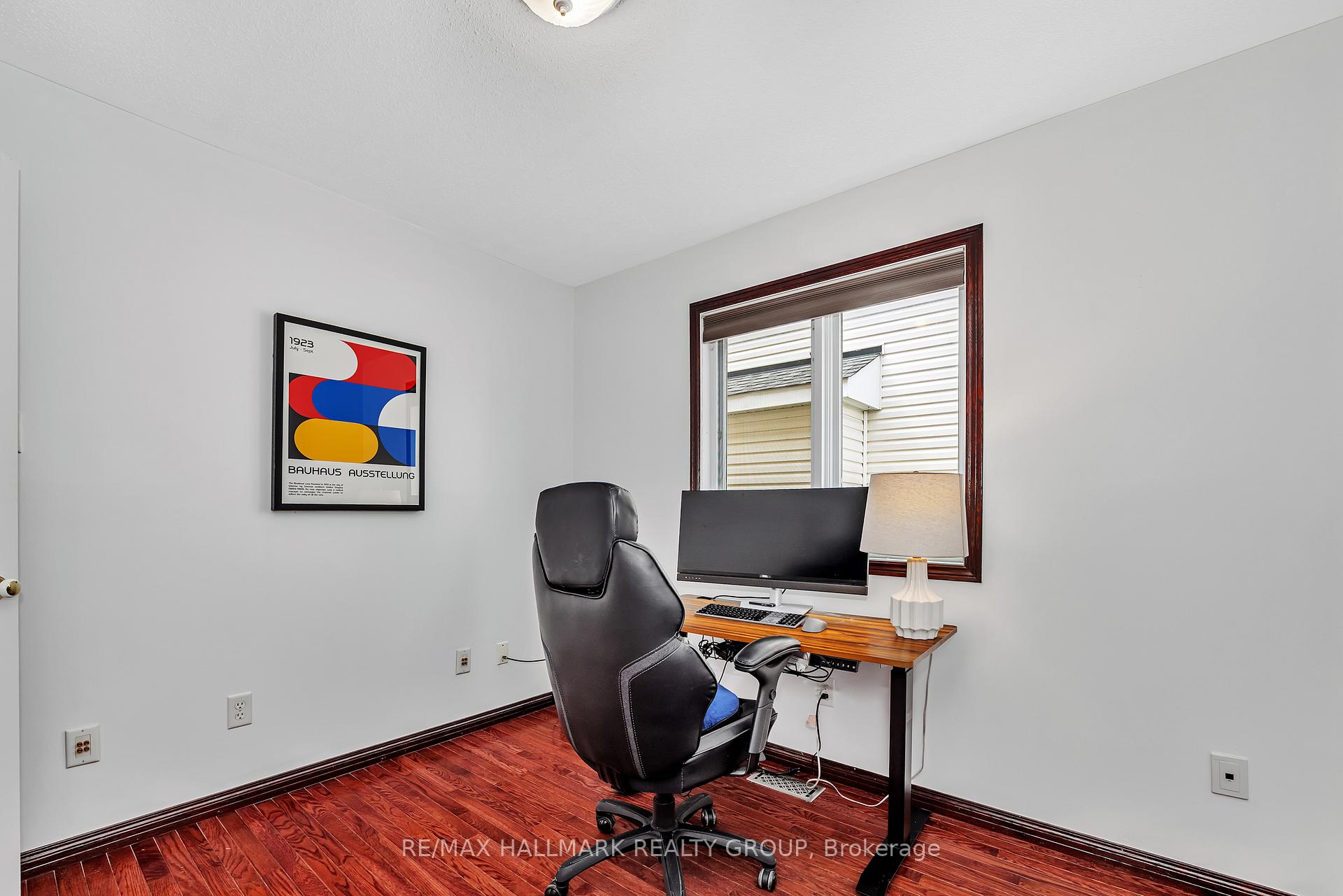Photo 11 of 19 Langford Crescent, Ottawa, Kanata - Kanata Lakes/Heritage Hills — HOMEH