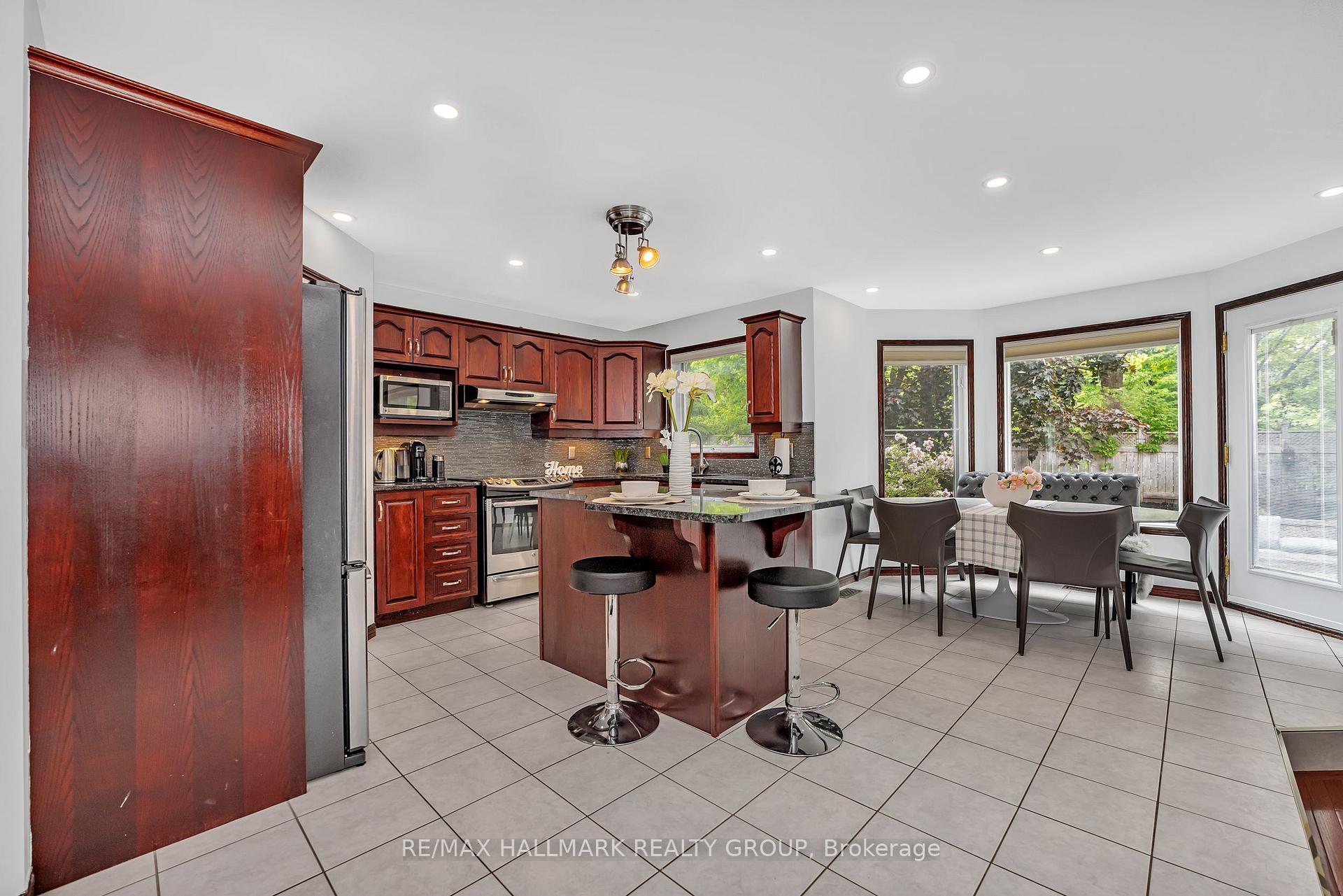 Photo 12 of 19 Langford Crescent, Ottawa, Kanata - Kanata Lakes/Heritage Hills — HOMEH