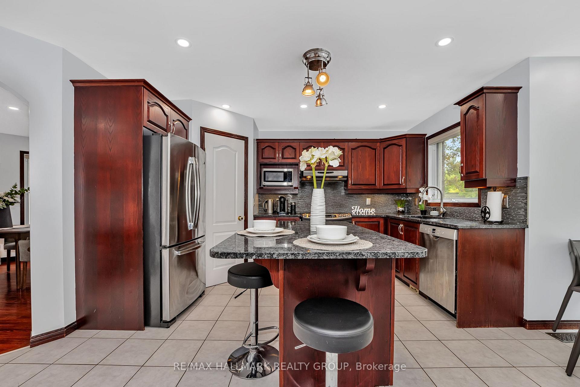 Photo 13 of 19 Langford Crescent, Ottawa, Kanata - Kanata Lakes/Heritage Hills — HOMEH