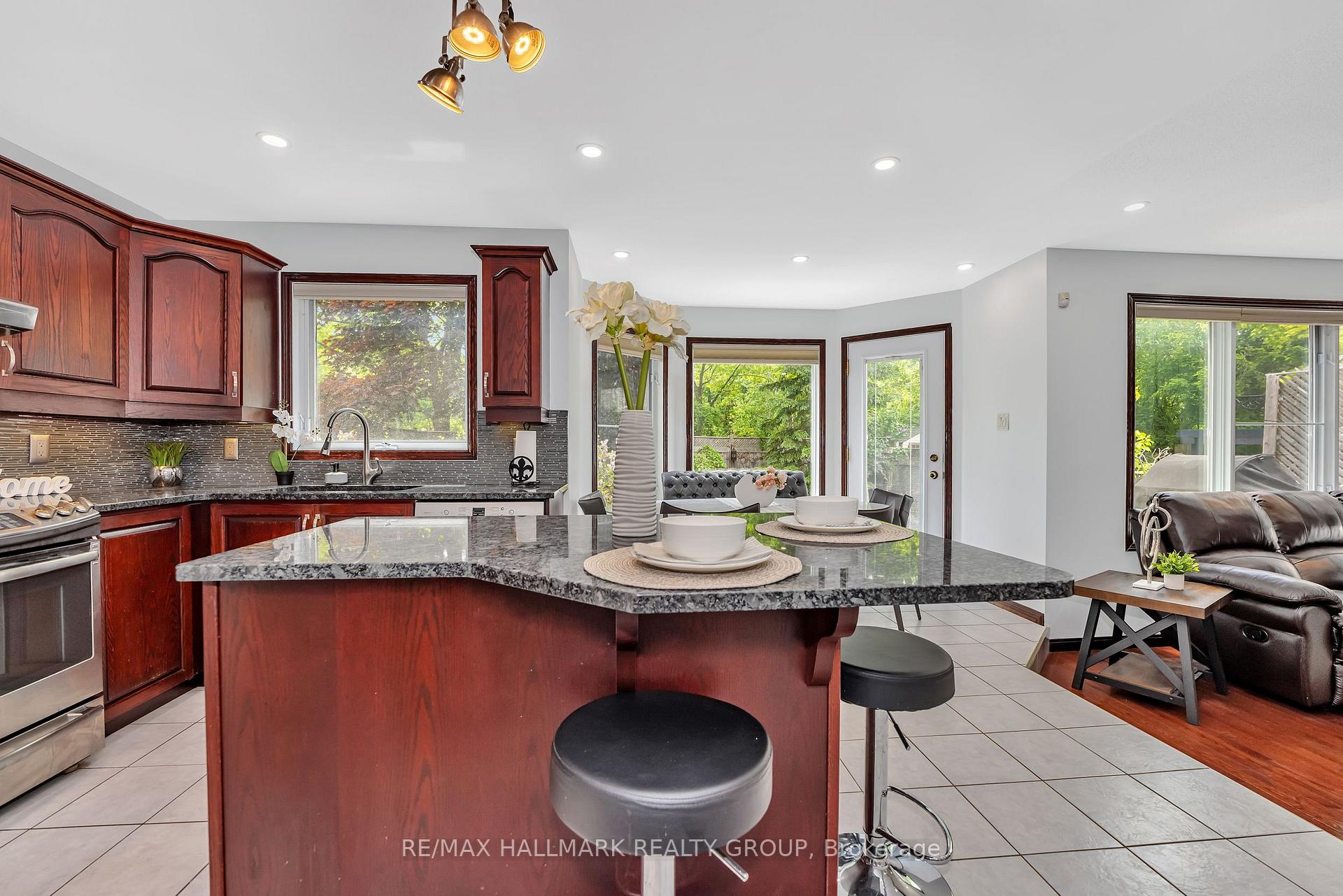 Photo 17 of 19 Langford Crescent, Ottawa, Kanata - Kanata Lakes/Heritage Hills — HOMEH