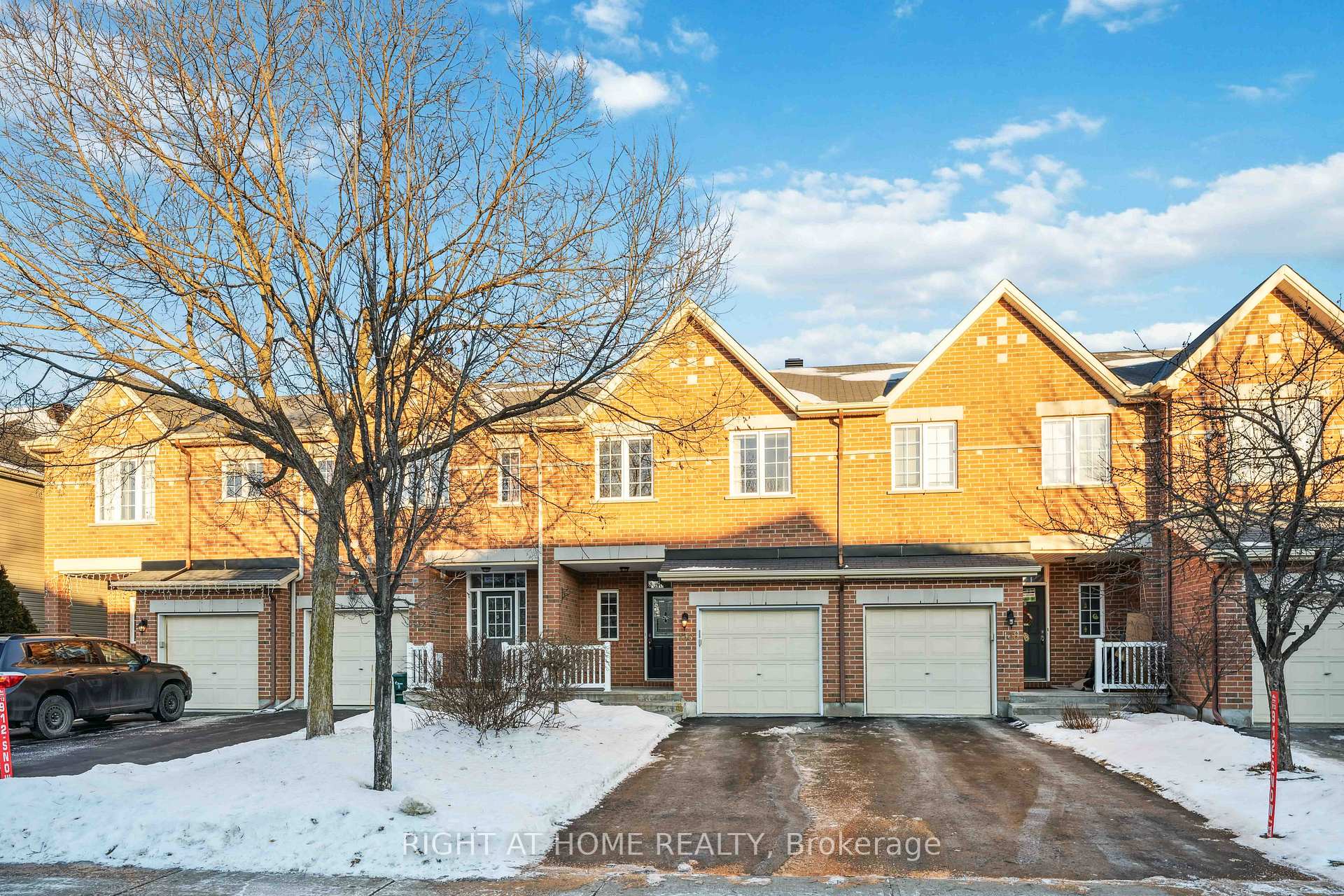 Front of 130 Tandalee Crescent