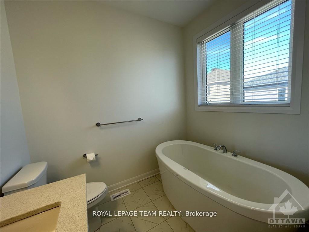 Photo 19 of 51 Eramosa Crescent, Ottawa, Kanata - Kanata Lakes/Heritage Hills — HOMEH