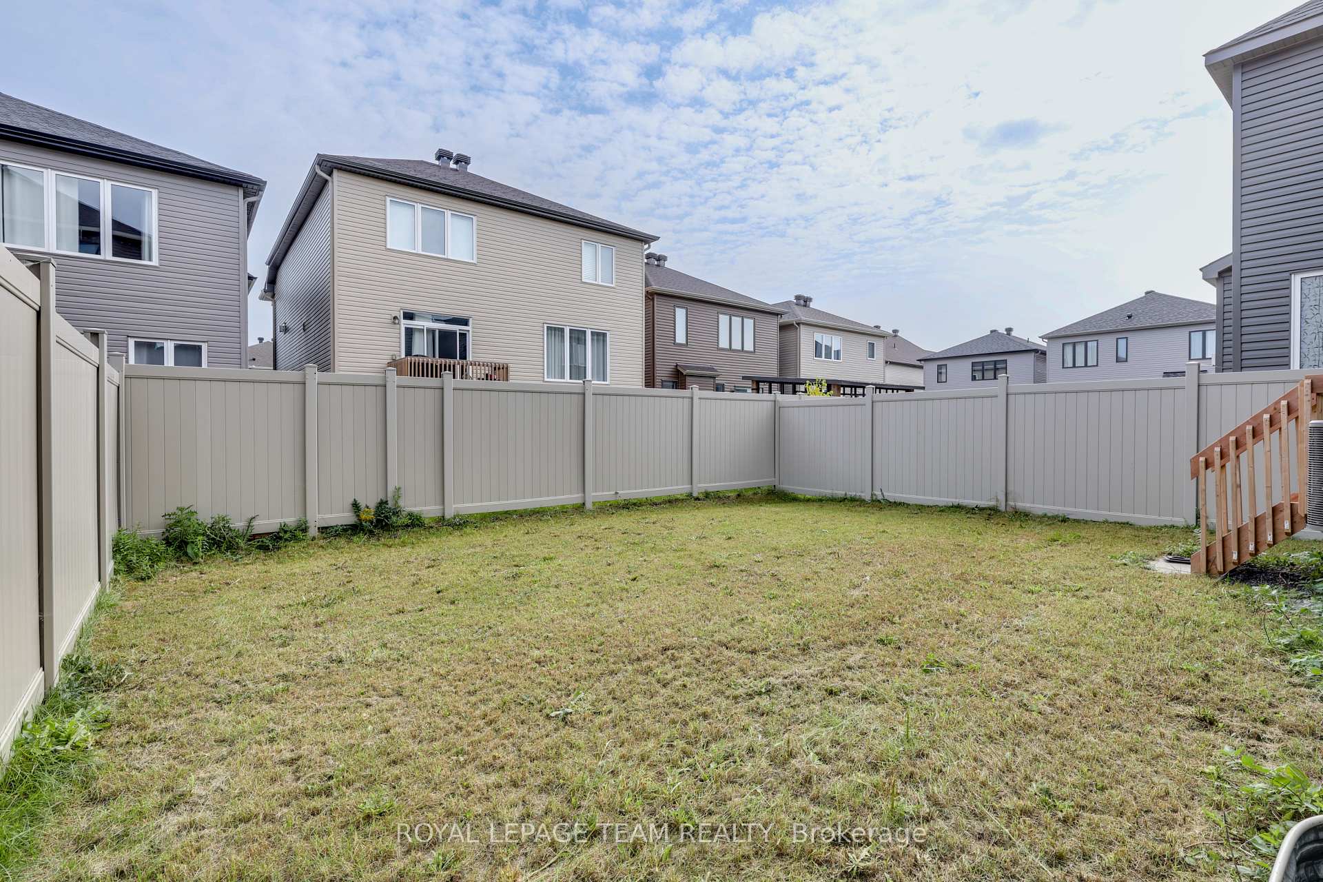 Photo 31 of 51 Eramosa Crescent, Ottawa, Kanata - Kanata Lakes/Heritage Hills — HOMEH