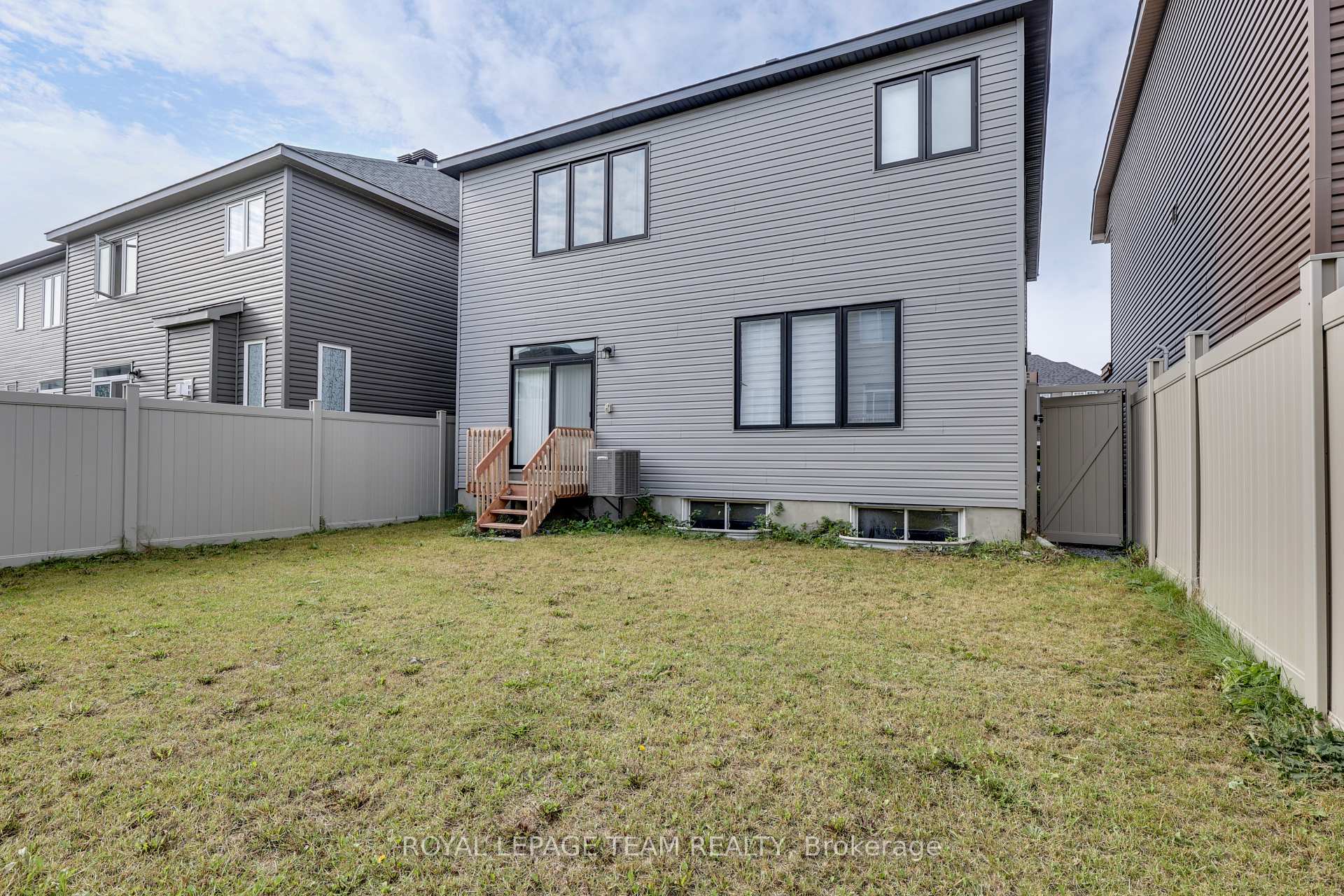 Photo 32 of 51 Eramosa Crescent, Ottawa, Kanata - Kanata Lakes/Heritage Hills — HOMEH
