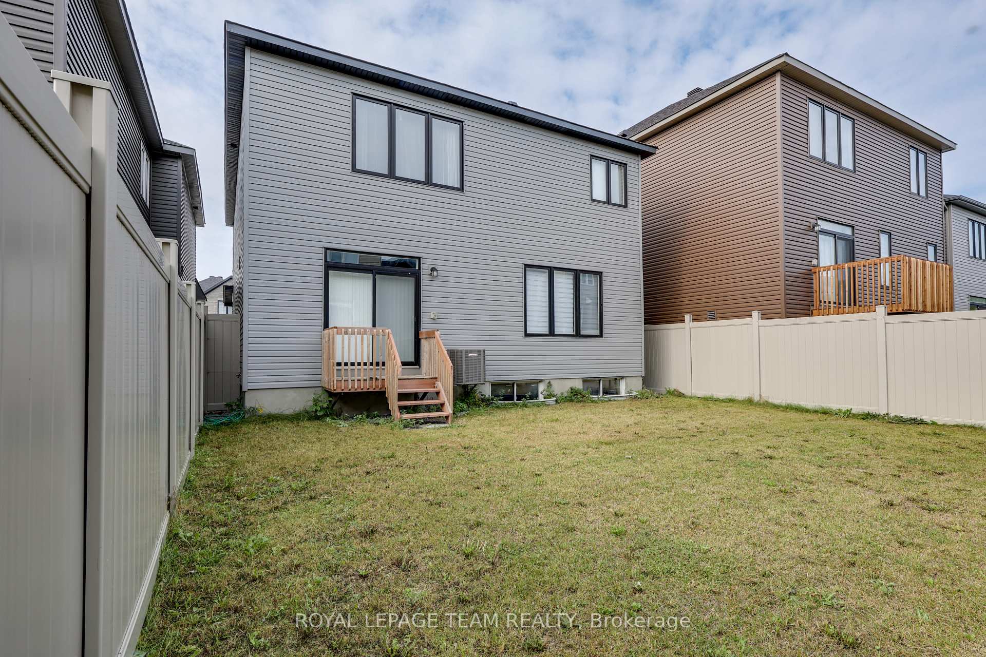 Photo 33 of 51 Eramosa Crescent, Ottawa, Kanata - Kanata Lakes/Heritage Hills — HOMEH