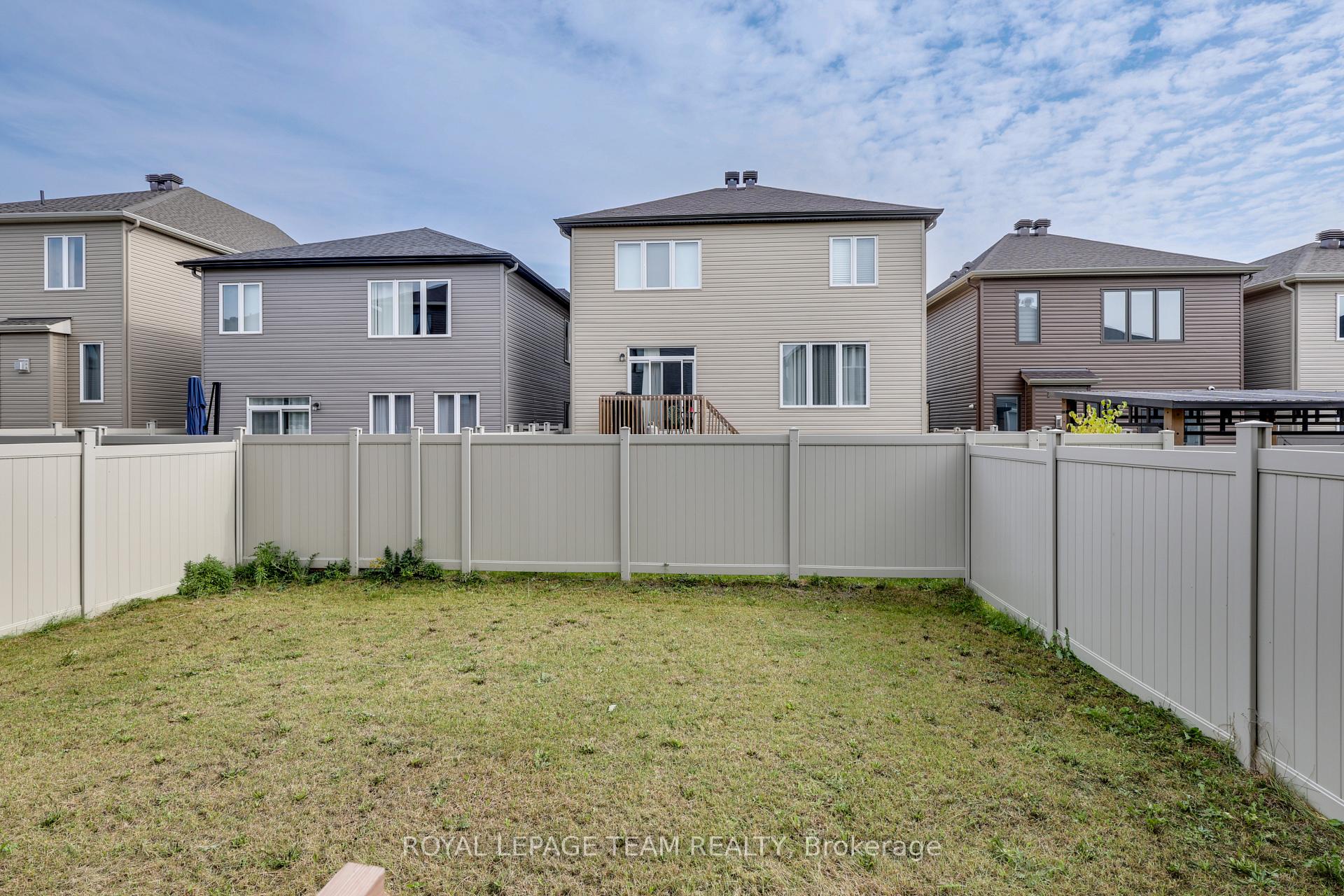 Photo 34 of 51 Eramosa Crescent, Ottawa, Kanata - Kanata Lakes/Heritage Hills — HOMEH