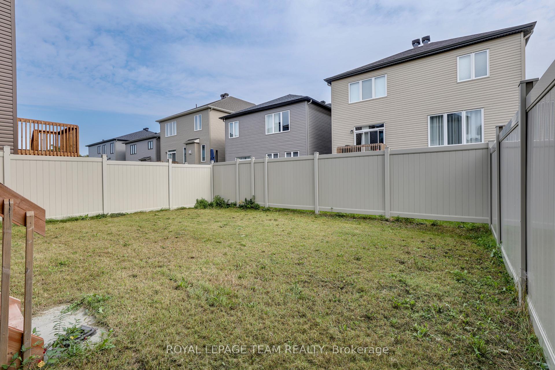 Photo 35 of 51 Eramosa Crescent, Ottawa, Kanata - Kanata Lakes/Heritage Hills — HOMEH