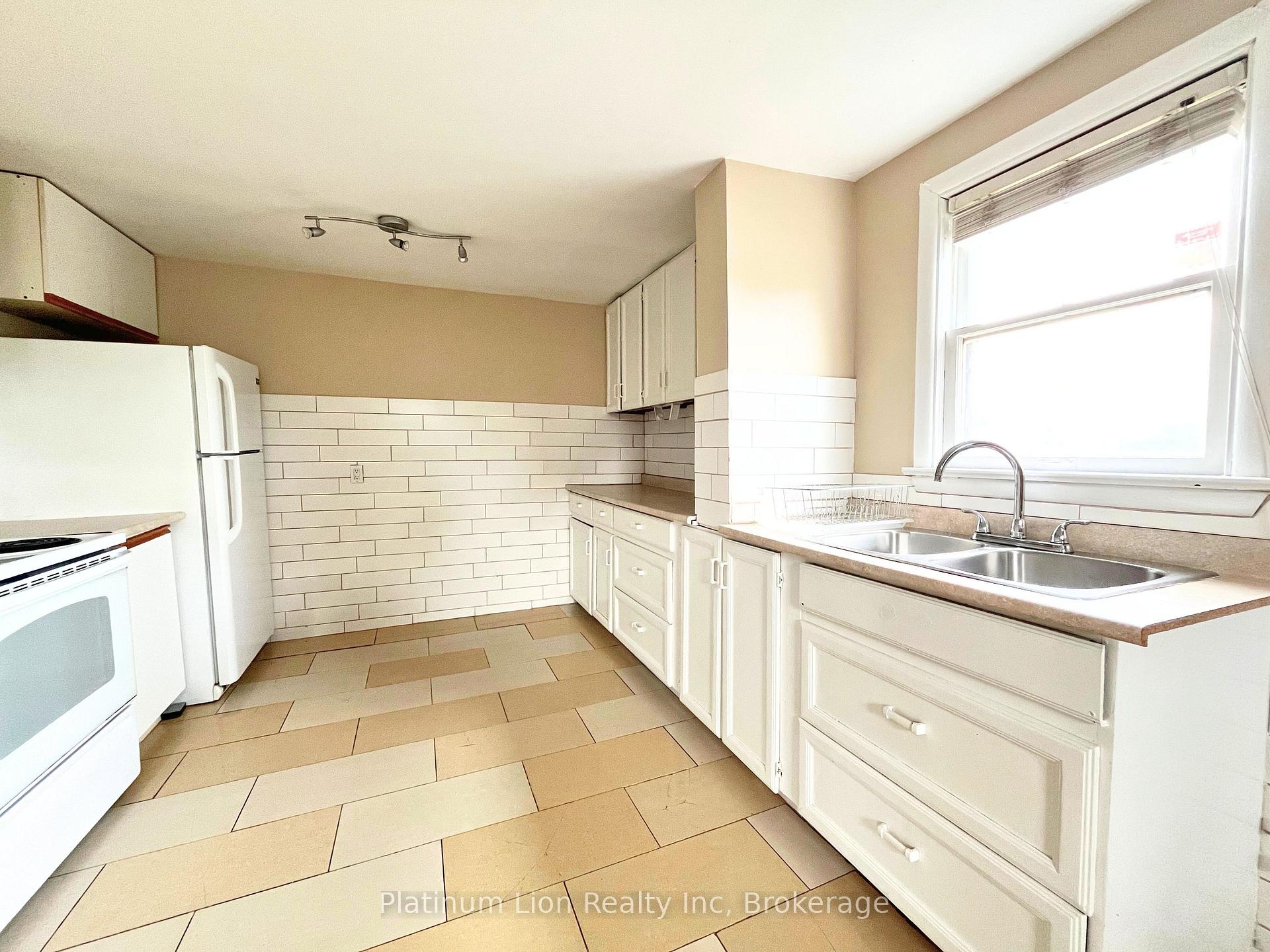 Photo 3 of Unit 3, 114 West Avenue N, Hamilton, Landsdale — HOMEH