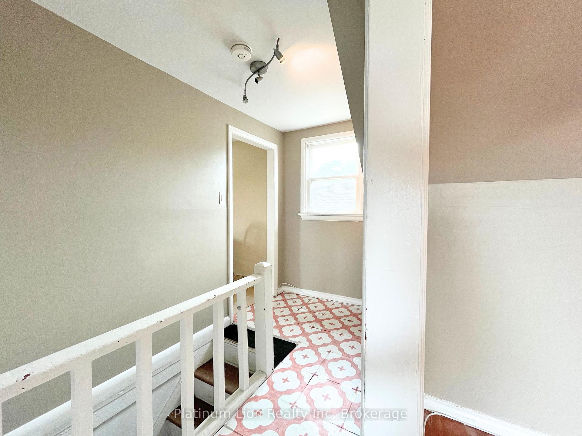 Photo 7 of Unit 3, 114 West Avenue N, Hamilton, Landsdale — HOMEH