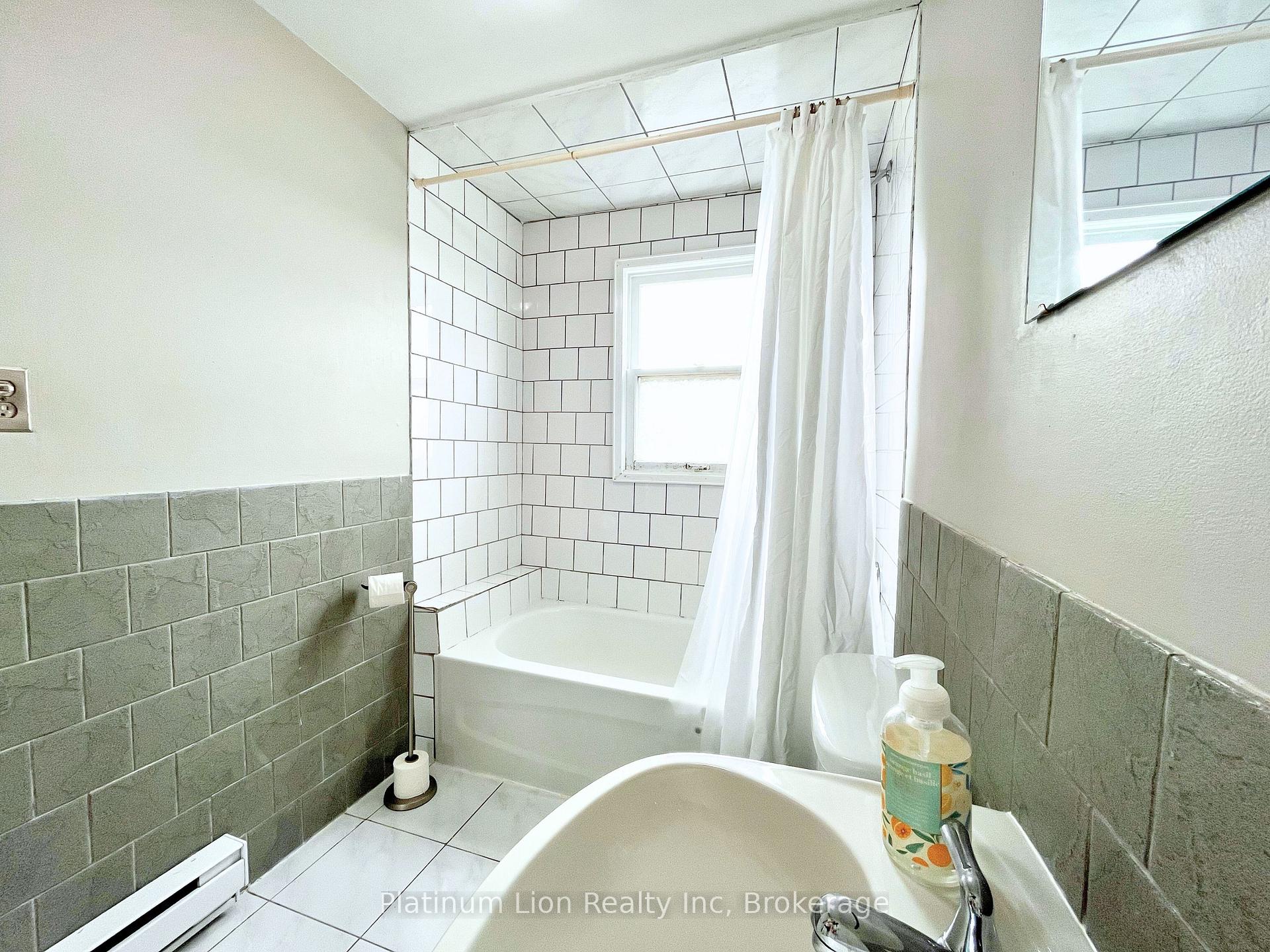 Photo 9 of Unit 3, 114 West Avenue N, Hamilton, Landsdale — HOMEH
