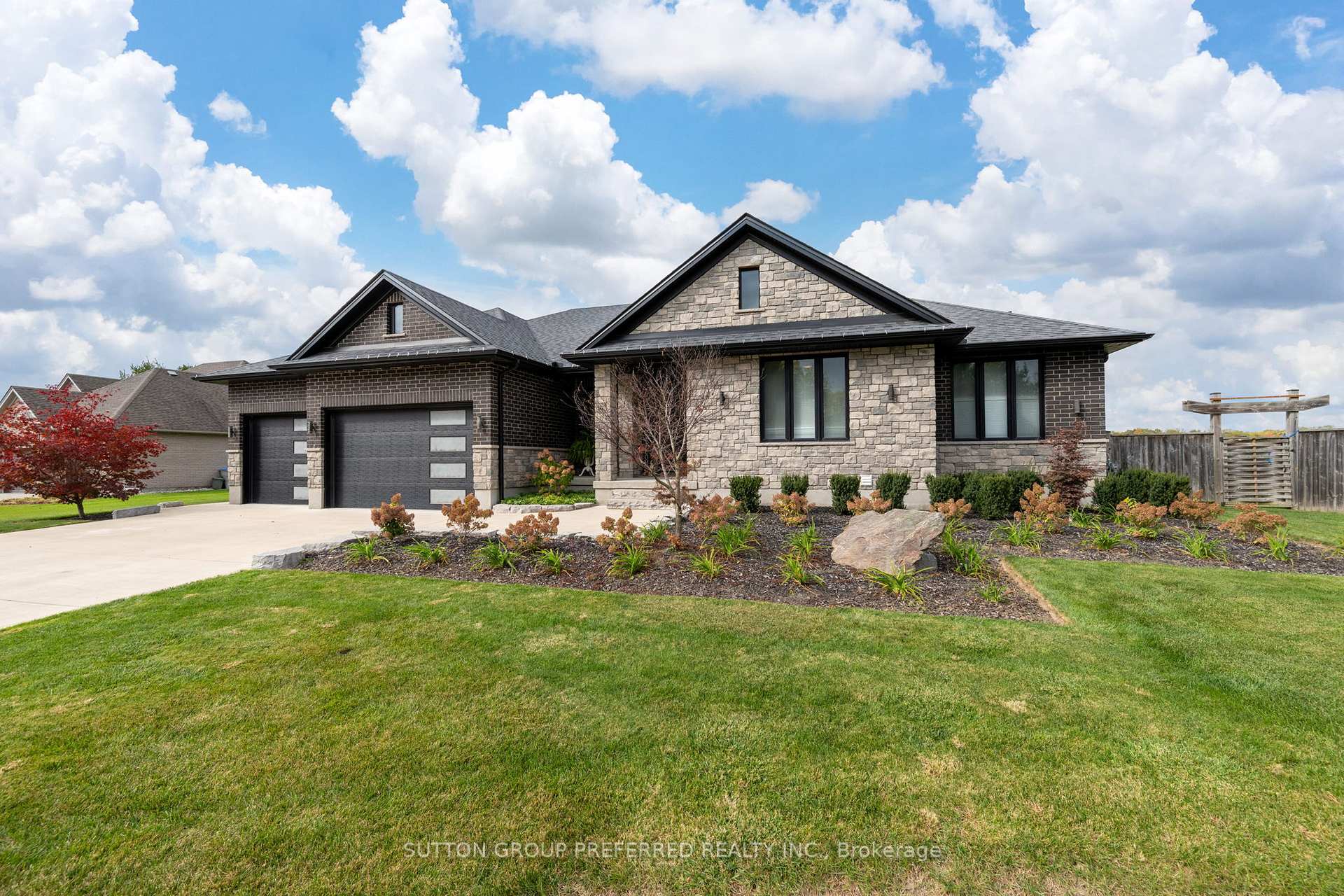 Photo 2 of 121 Lewis Drive, Middlesex Centre, Coldstream — HOMEH